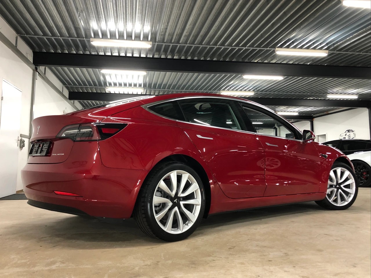 TESLA Model 3 Long Range Dual Motor 491 PS-image-5