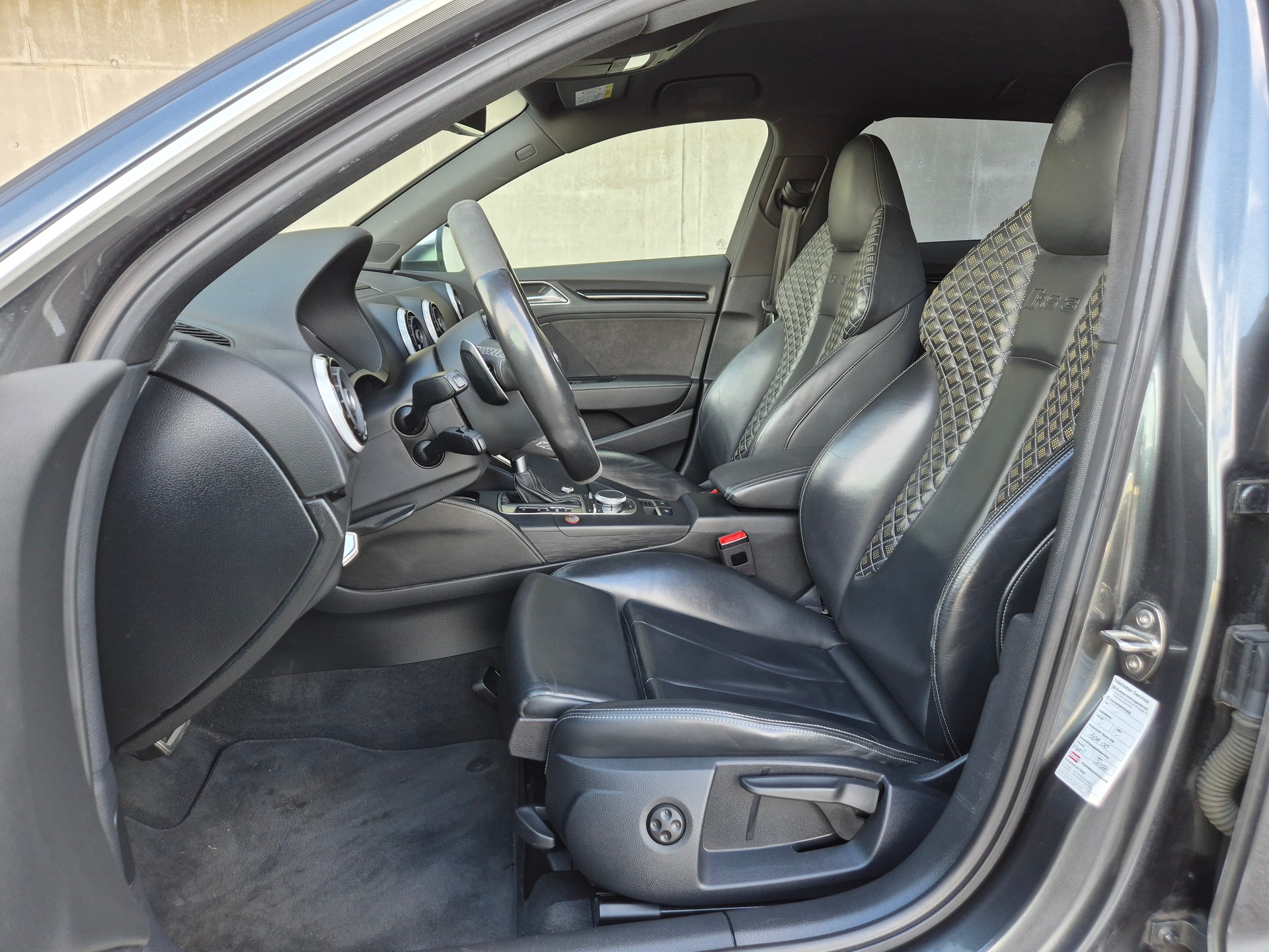 AUDI RS3 2.5 TSI quattro S-tronic-image-7
