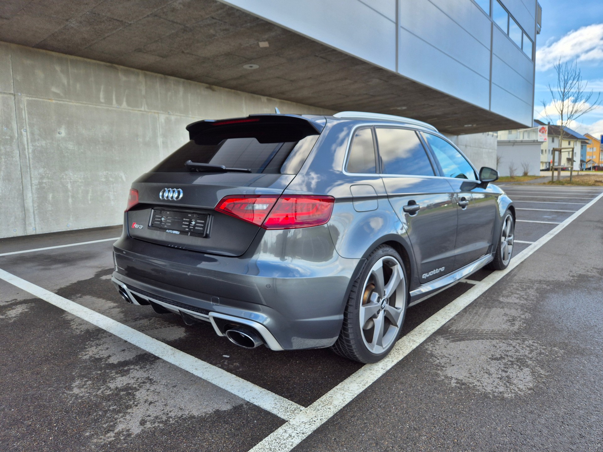 AUDI RS3 2.5 TSI quattro S-tronic-image-4