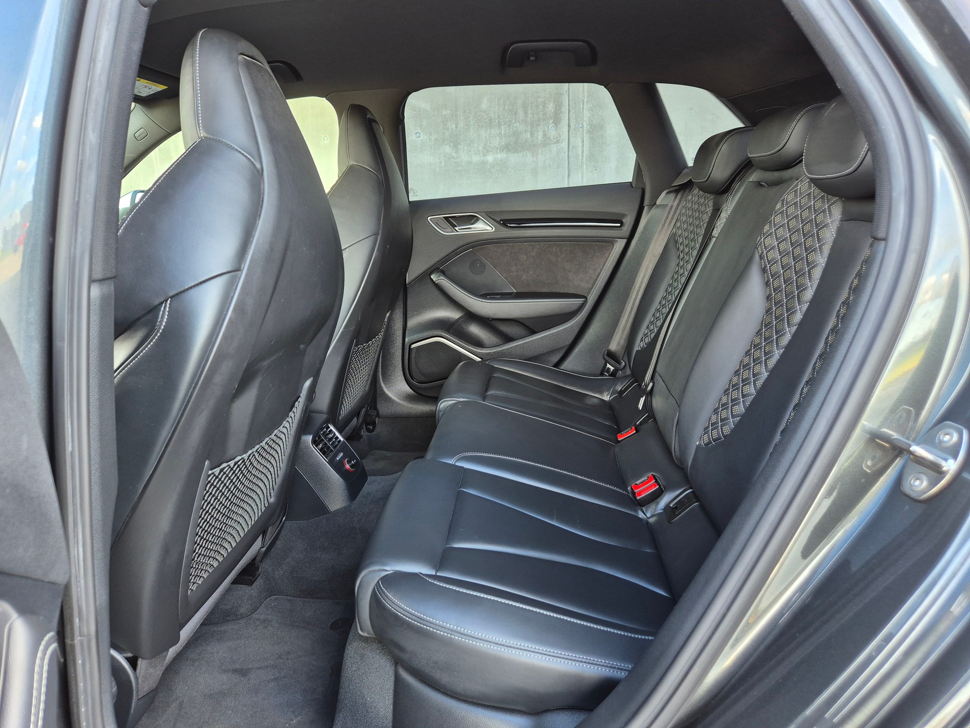 AUDI RS3 2.5 TSI quattro S-tronic-image-8