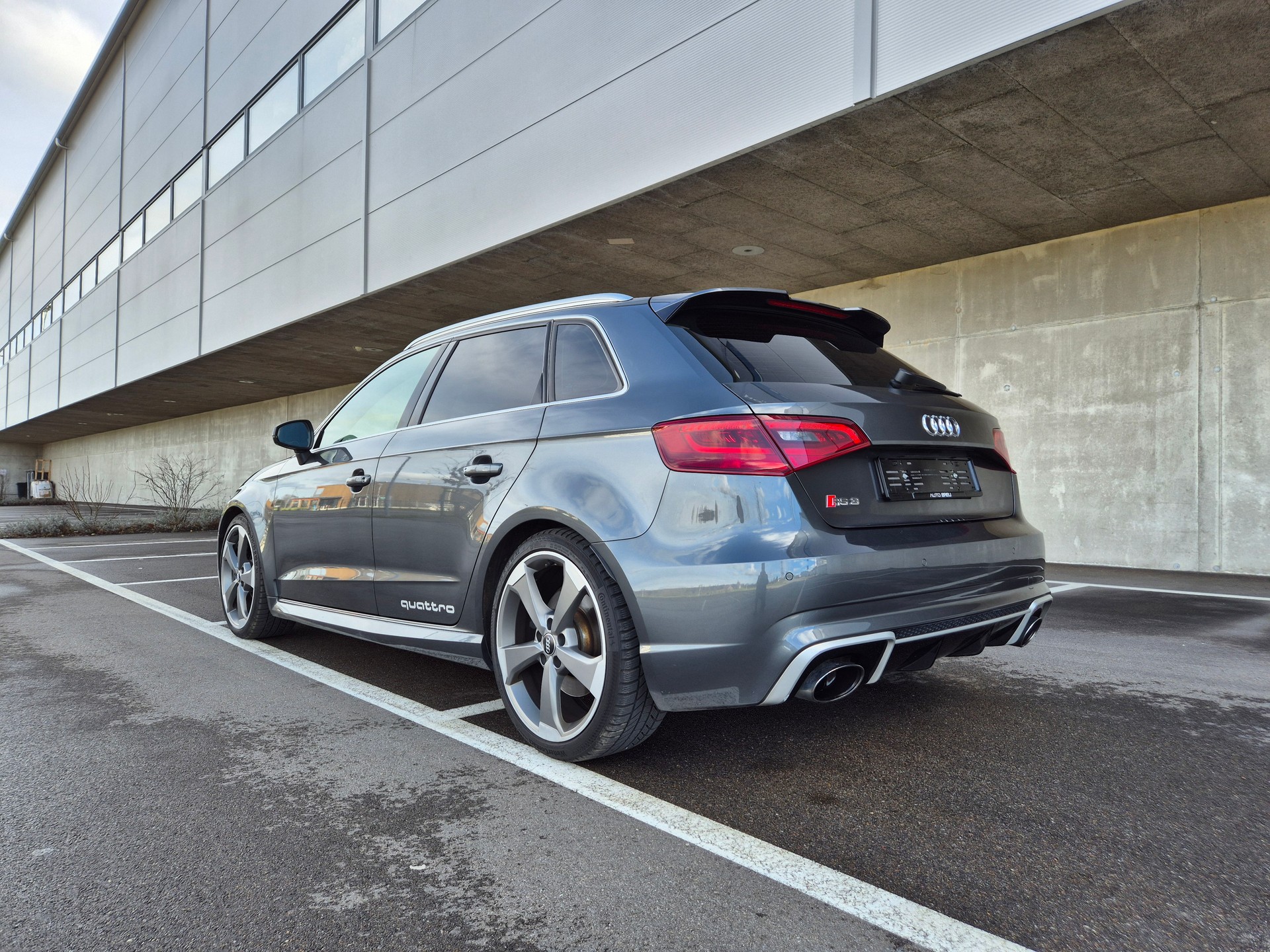 AUDI RS3 2.5 TSI quattro S-tronic-image-3