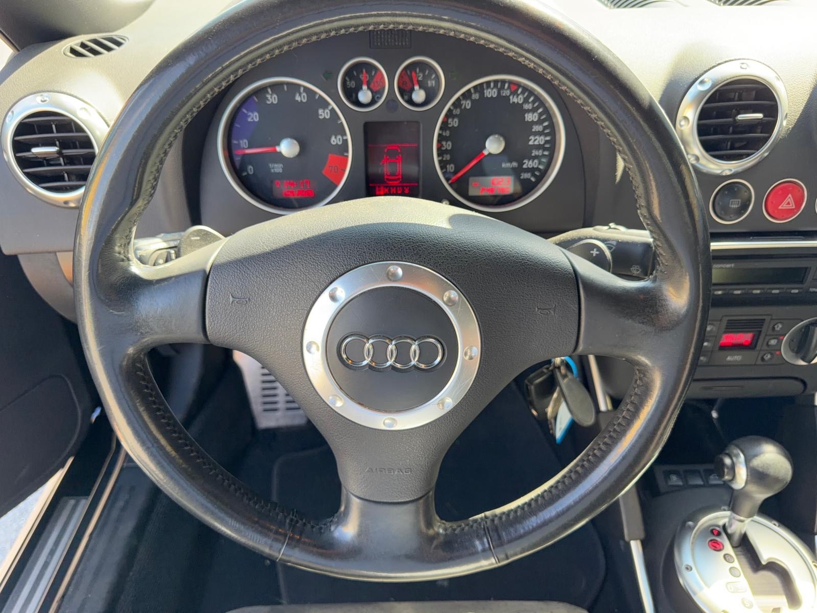 AUDI TT Roadster 3.2 quattro-image-15