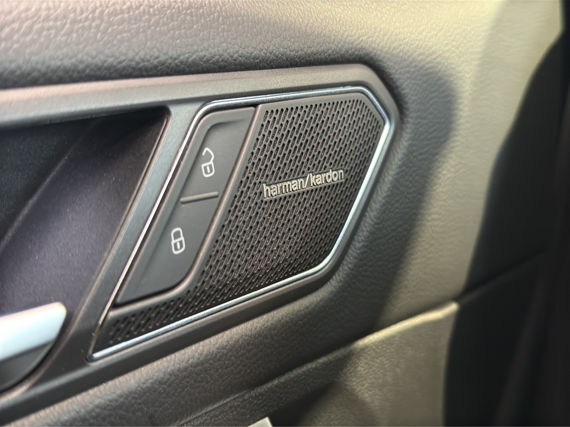 VW Tiguan Allspace 2.0TSI R-Line 4Motion DSG-image-28
