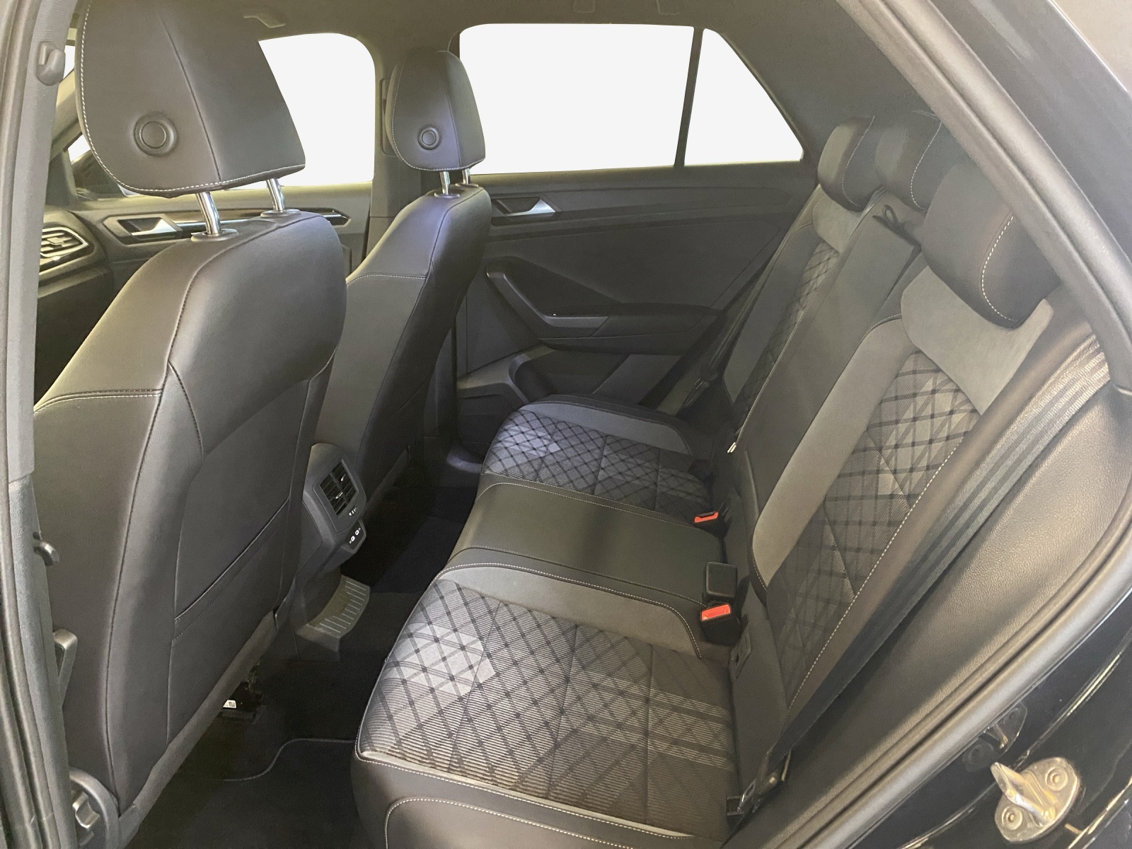 VW T-Roc 1.5 TSI EVO R-Line DSG-image-11