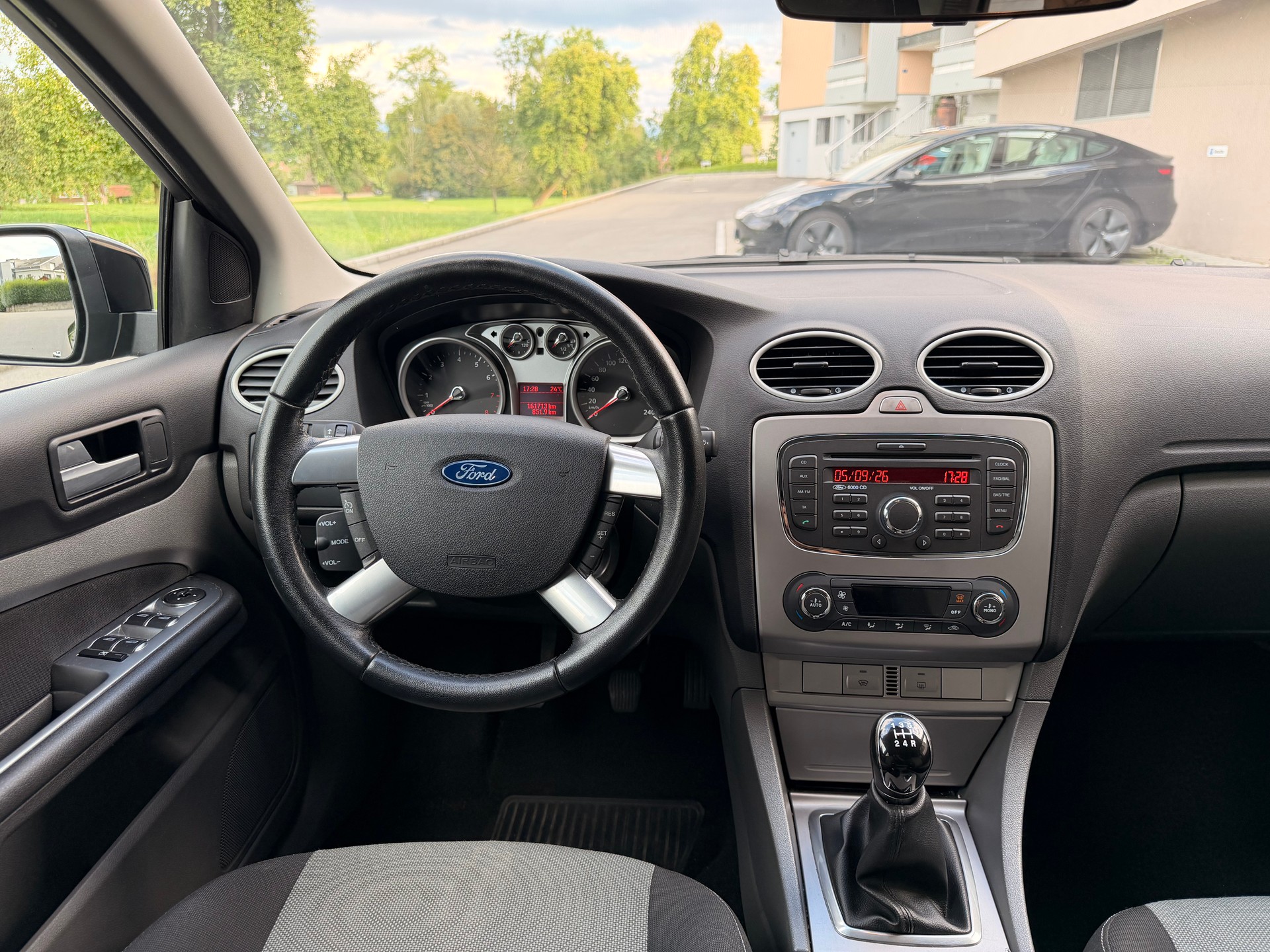 FORD Focus 1.8i Titanium-image-8