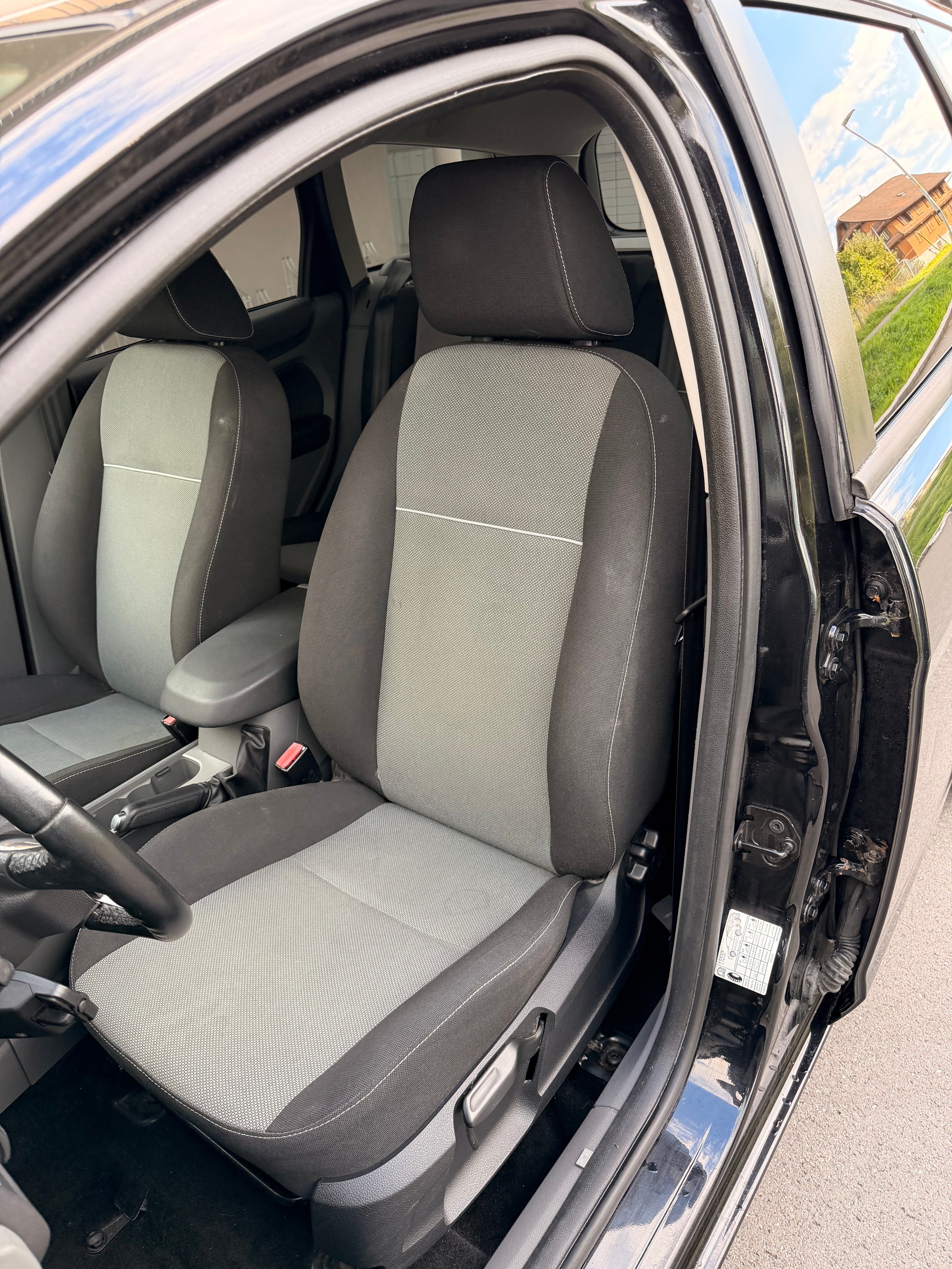 FORD Focus 1.8i Titanium-image-11