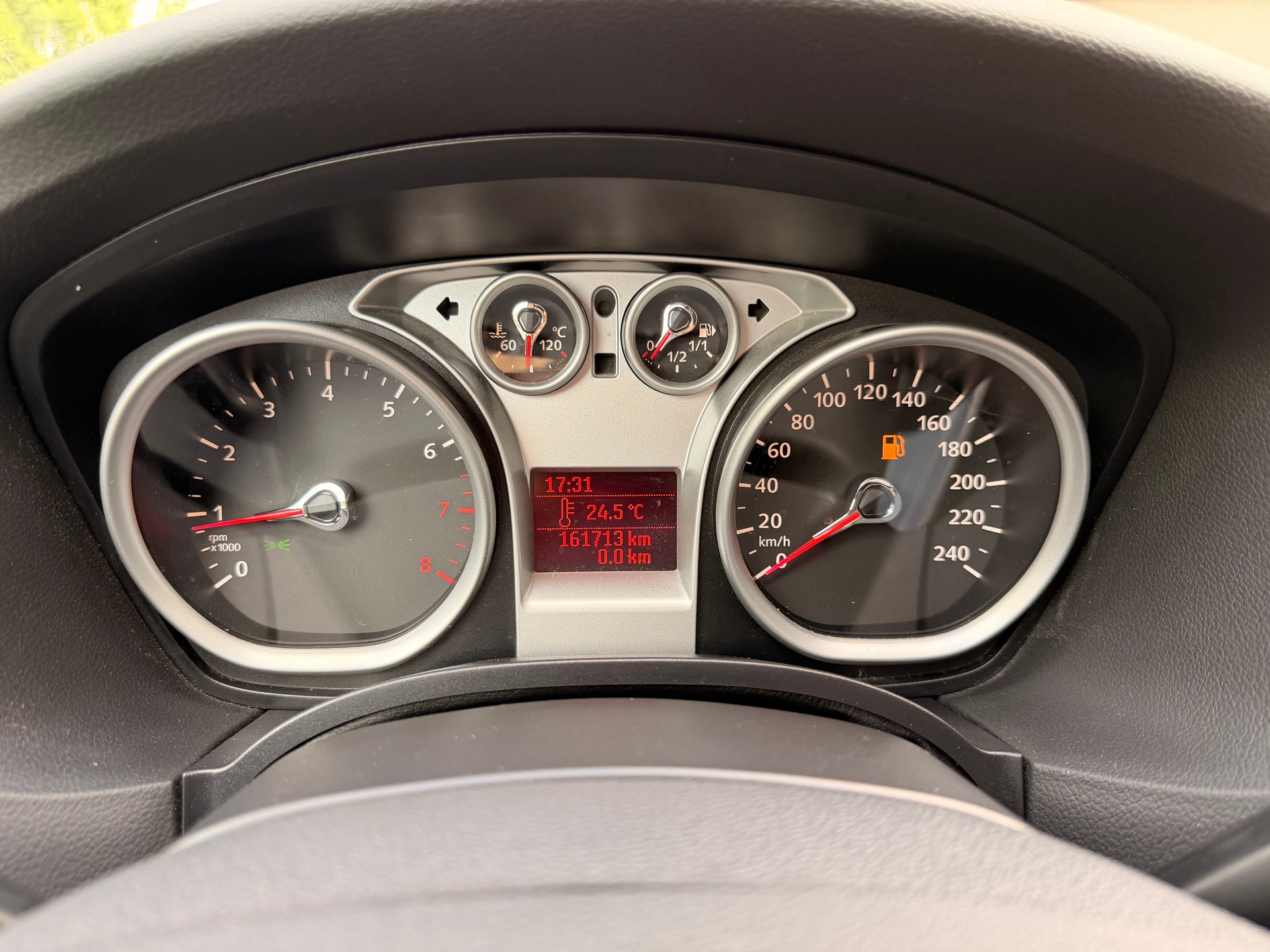 FORD Focus 1.8i Titanium-image-9