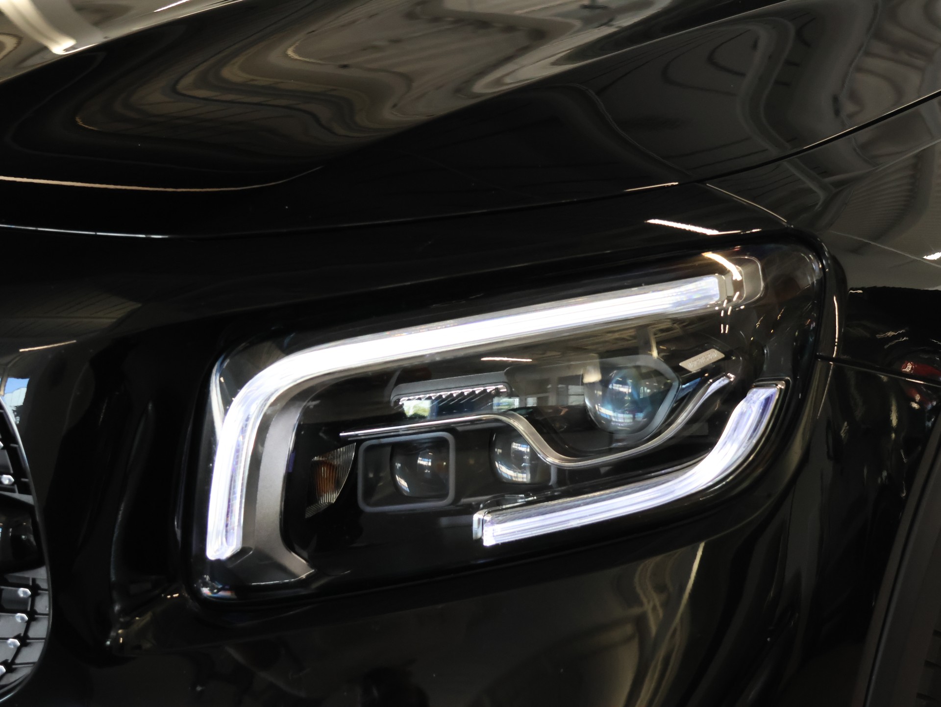 MERCEDES-BENZ GLB 200 d 4Matic AMG Line 8G-Tronic *WERKSGARANTIE 06.2027*-image-9