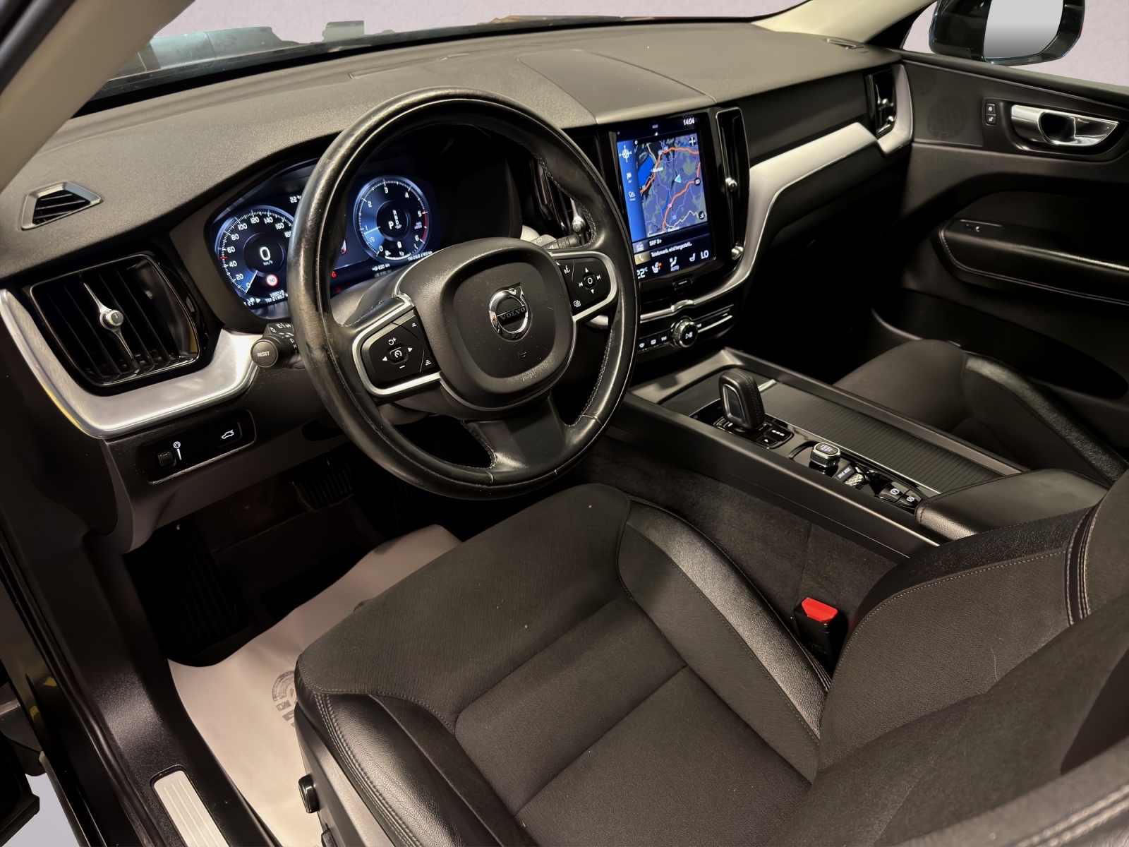 VOLVO XC60 B4 Diesel Mild Hybrid AWD Momentum Geartronic-image-7