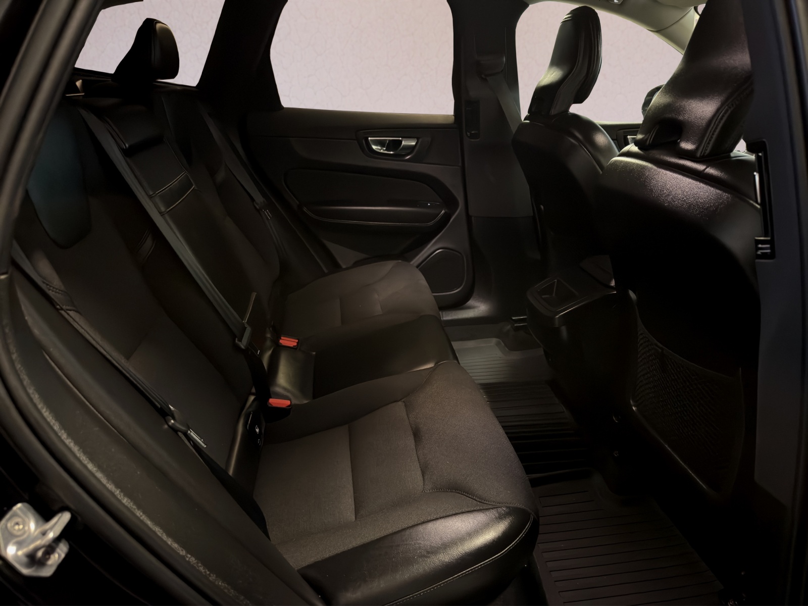 VOLVO XC60 B4 Diesel Mild Hybrid AWD Momentum Geartronic-image-14