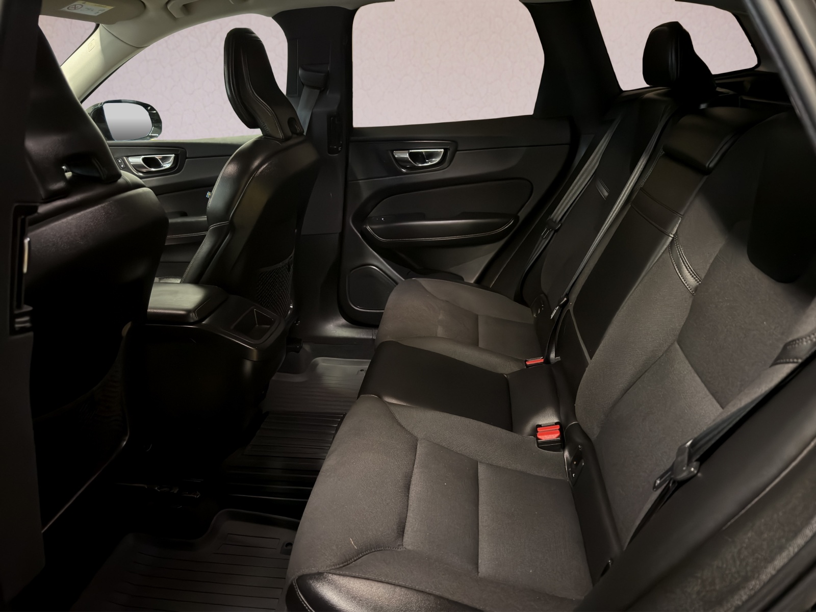 VOLVO XC60 B4 Diesel Mild Hybrid AWD Momentum Geartronic-image-13