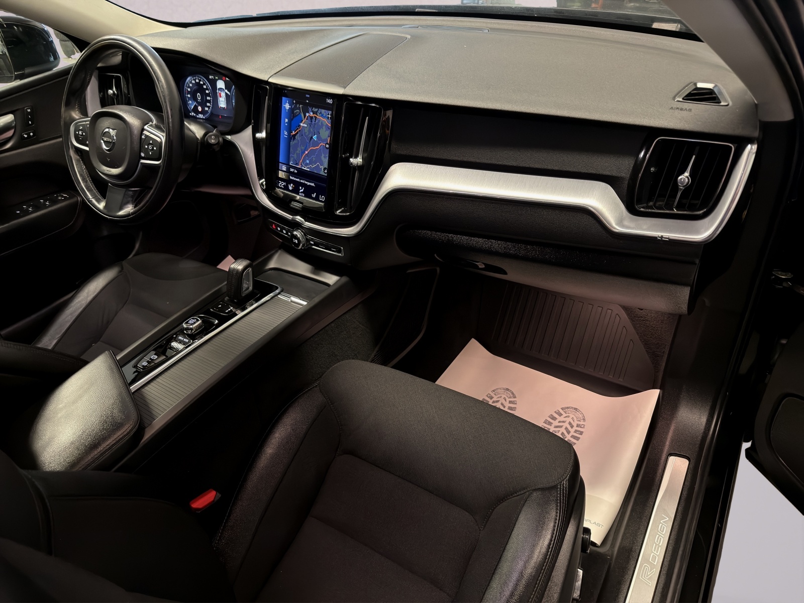VOLVO XC60 B4 Diesel Mild Hybrid AWD Momentum Geartronic-image-12
