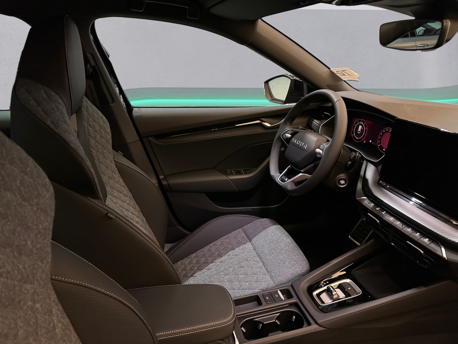 SKODA Octavia Combi 1.5 TSI mHEV DSG Dynamic-image-9