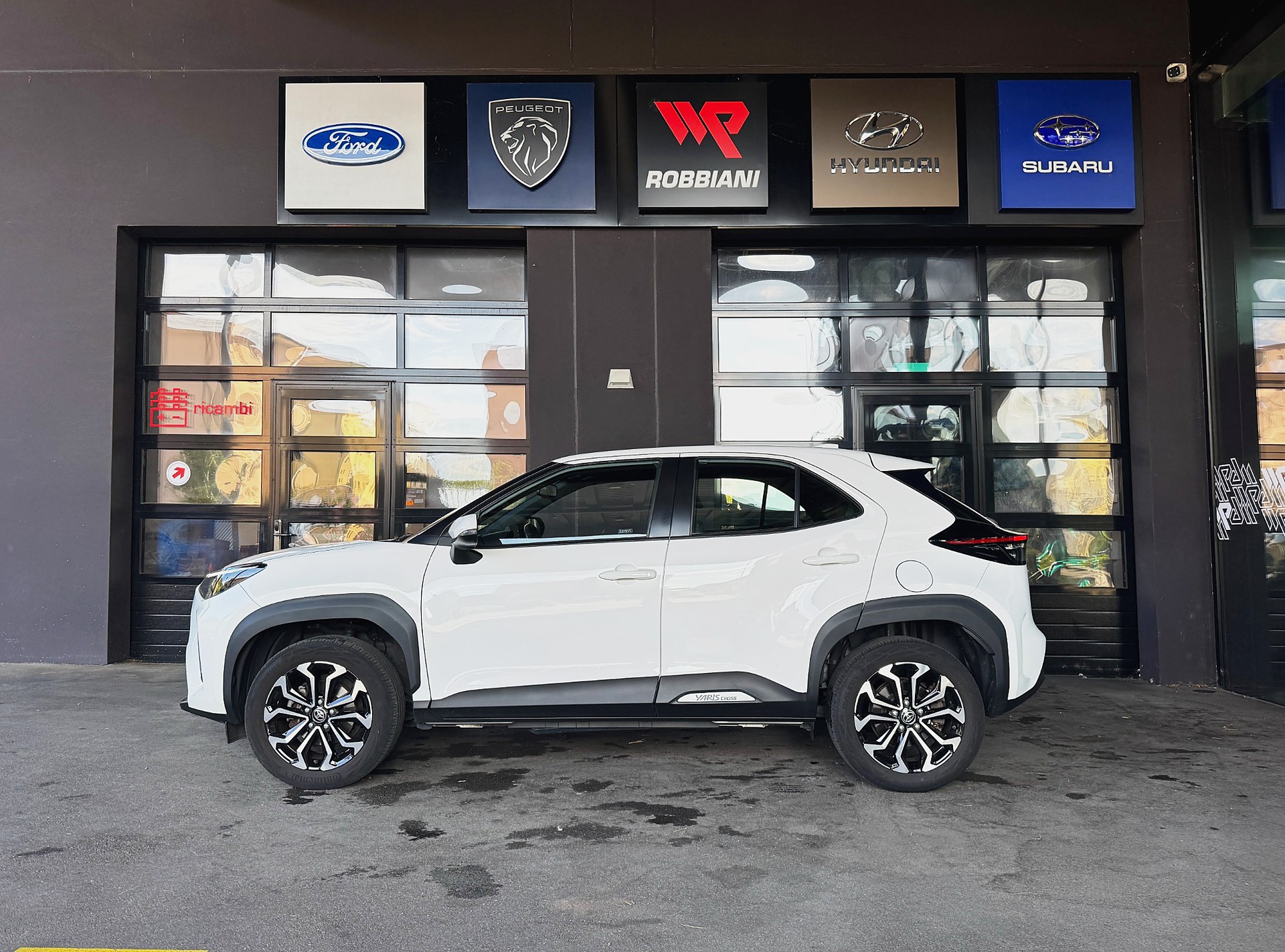TOYOTA Yaris Cross 1.5 Comfort e-CVT AWDi-showroom-element-1