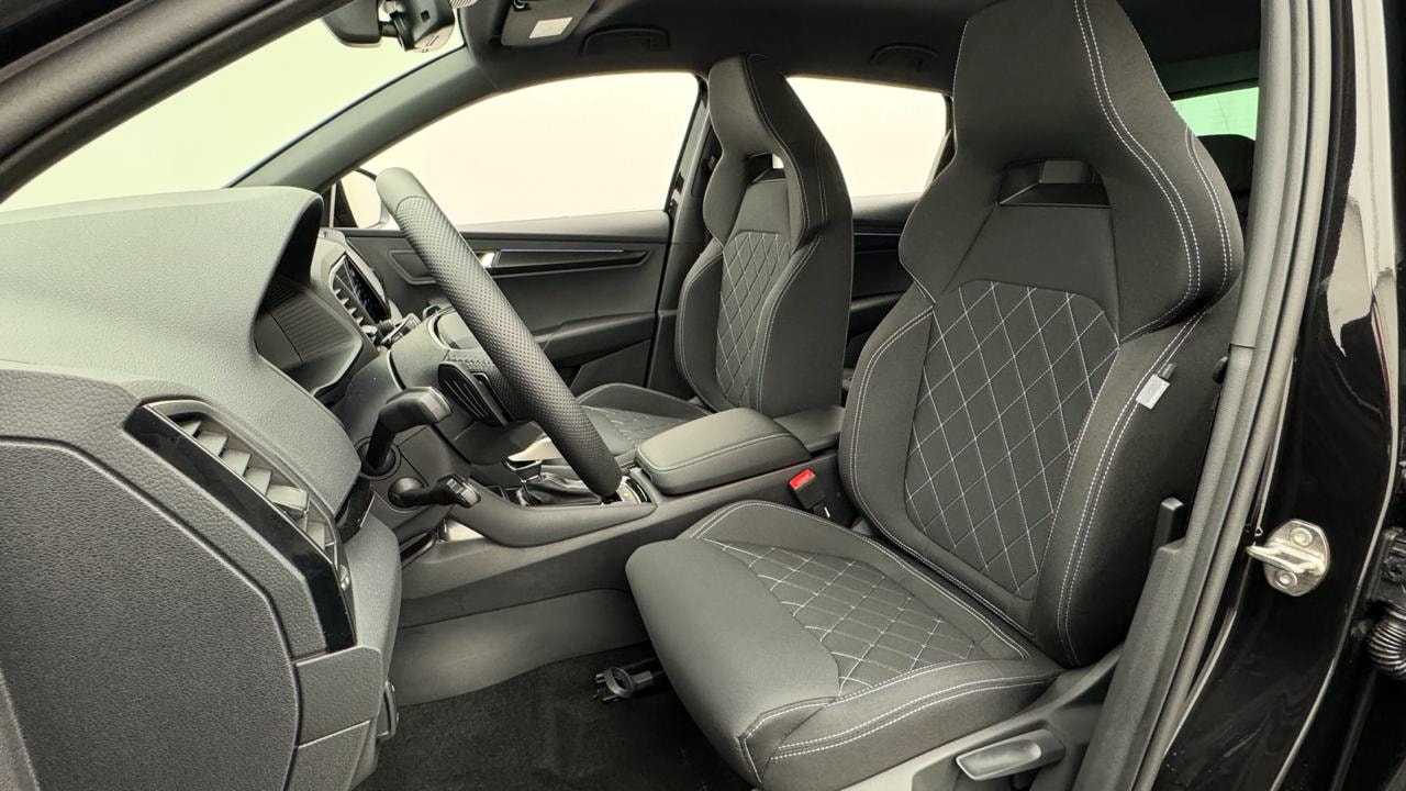 SKODA Karoq 2.0 TSI SportLine 4x4 DSG-image-4