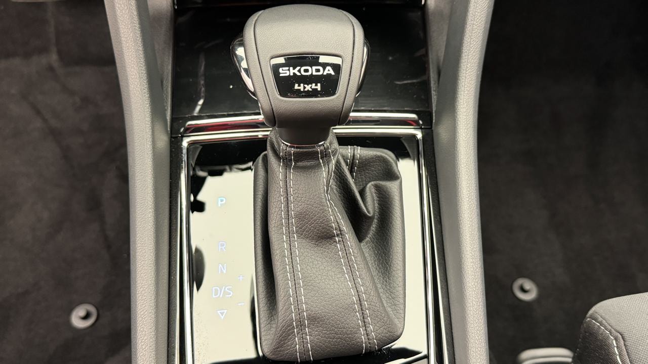 SKODA Karoq 2.0 TSI SportLine 4x4 DSG-image-10
