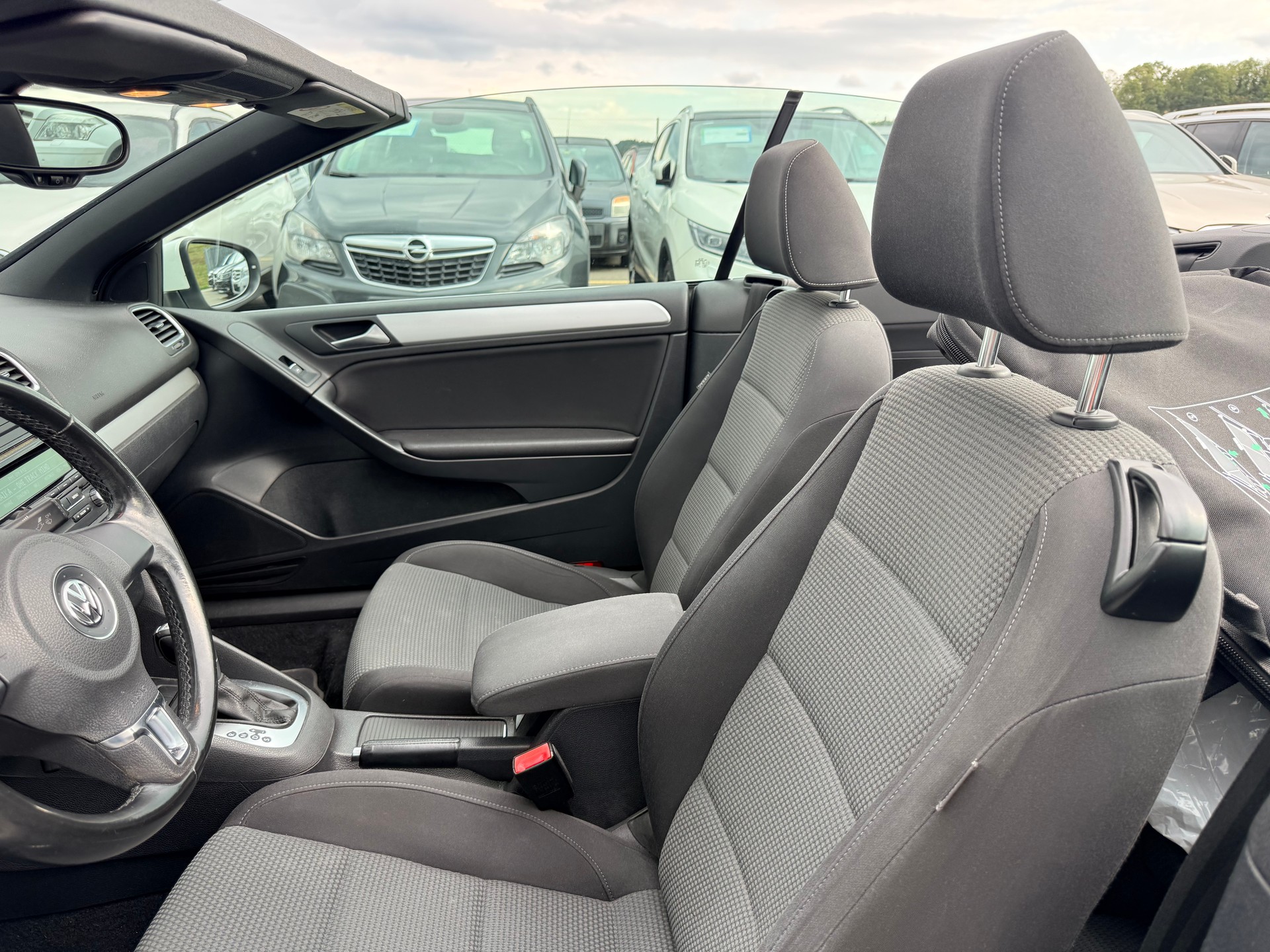 VW Golf Cabrio 1.4 TSI DSG-image-13
