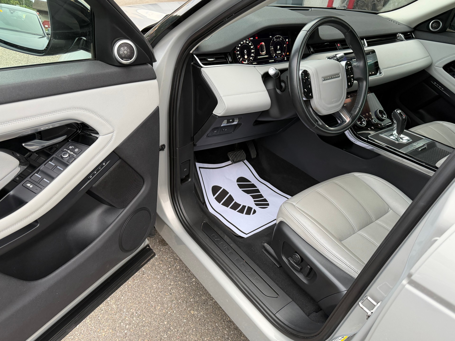 LAND ROVER Range Rover Evoque R-Dynamic D 180 S AT9-image-6