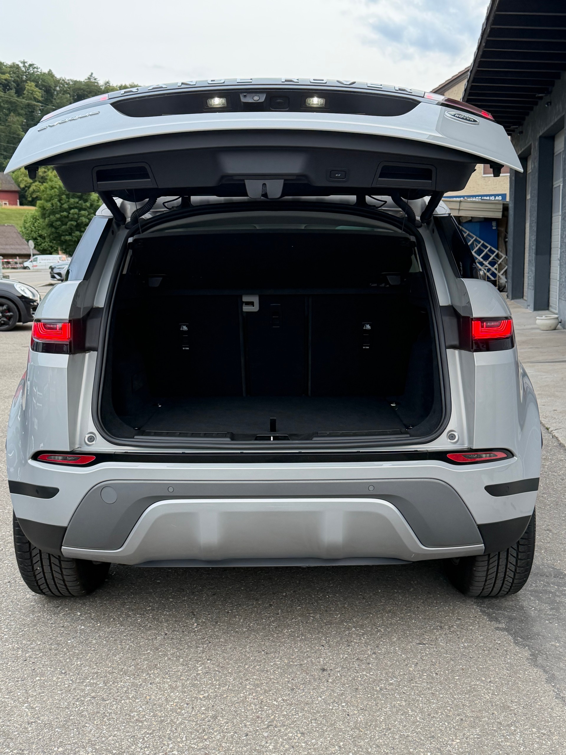 LAND ROVER Range Rover Evoque R-Dynamic D 180 S AT9-image-5