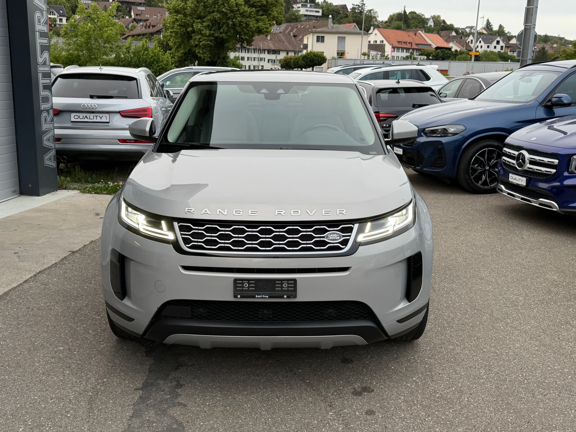 LAND ROVER Range Rover Evoque R-Dynamic D 180 S AT9-image-1