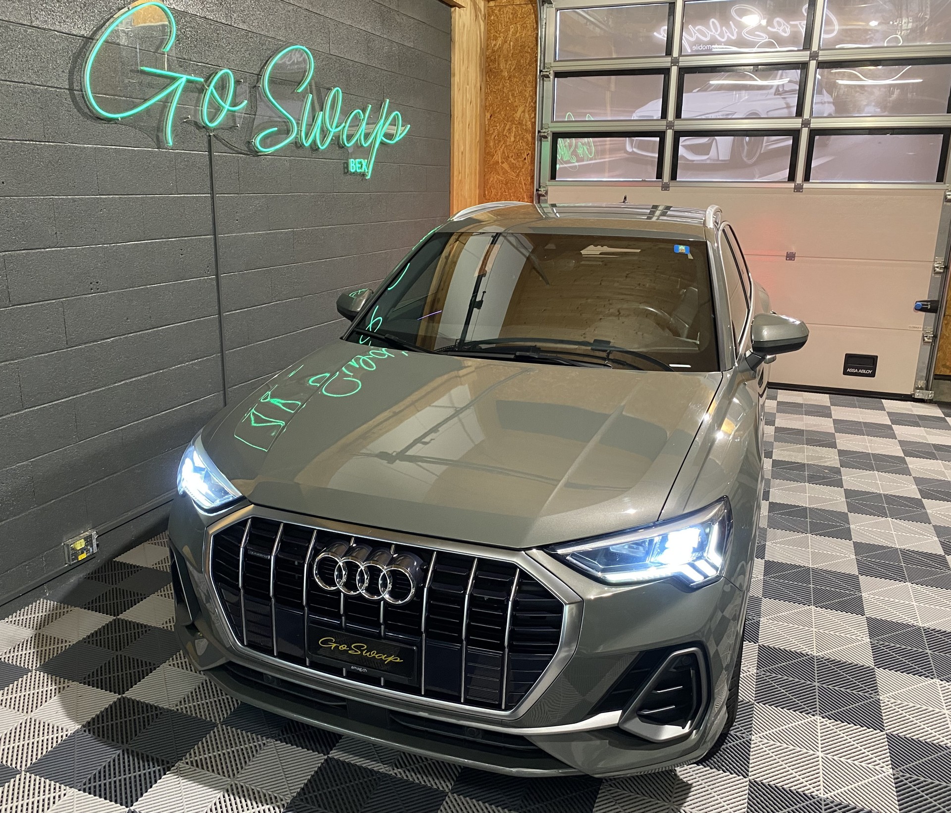 AUDI Q3 40 TFSI S line quattro S-tronic-image-5
