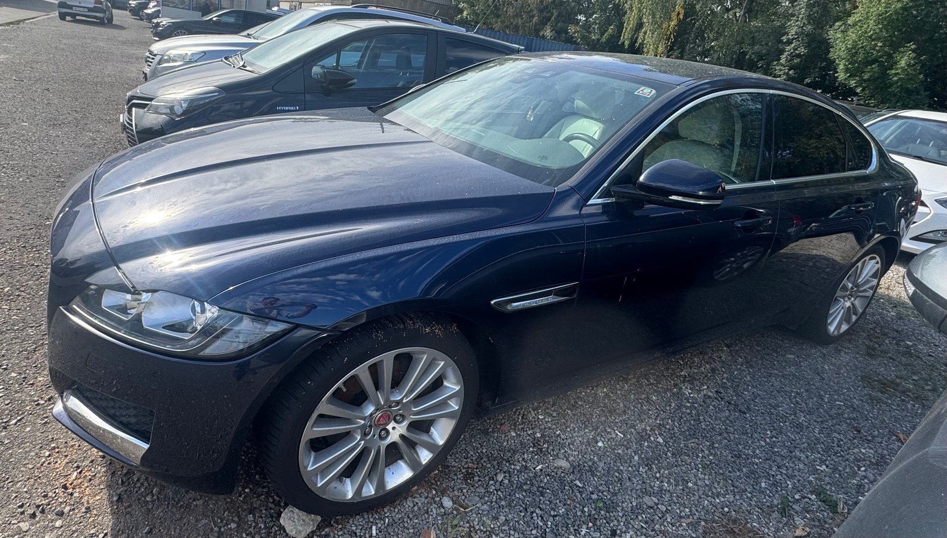 JAGUAR XF 20d Prestige Automatic-image-2