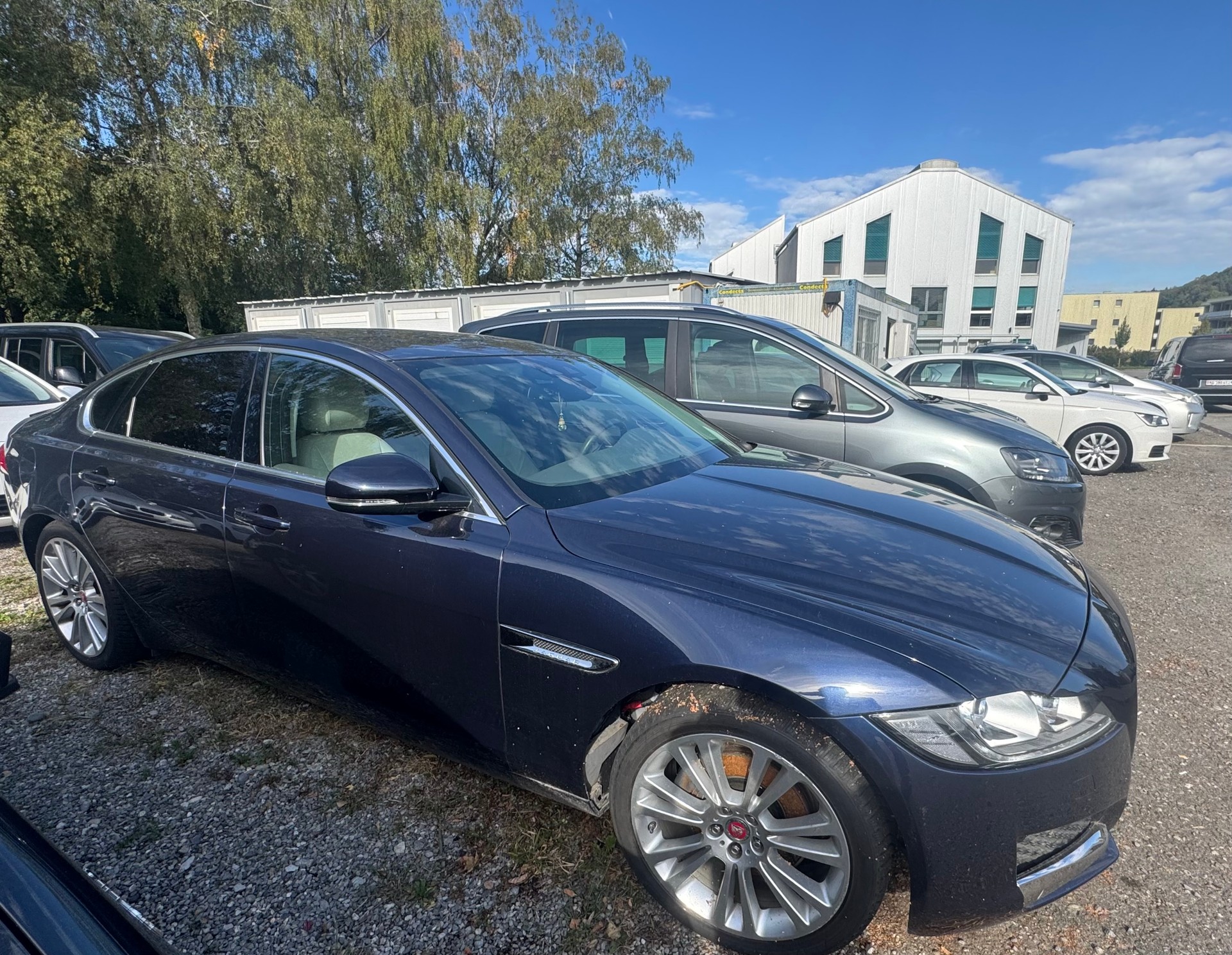 JAGUAR XF 20d Prestige Automatic-image-1