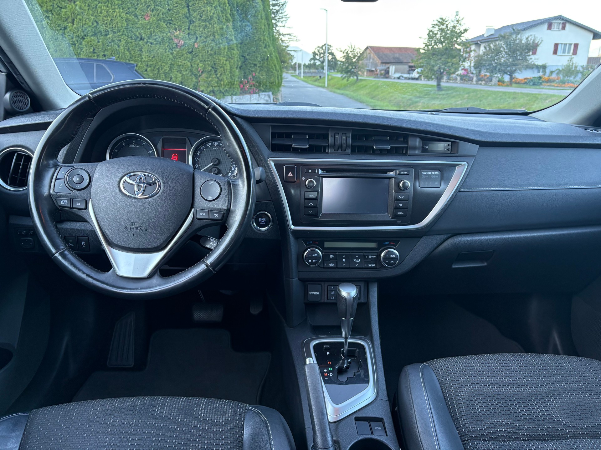 TOYOTA Auris 1.6 Sol Multidrive-image-6