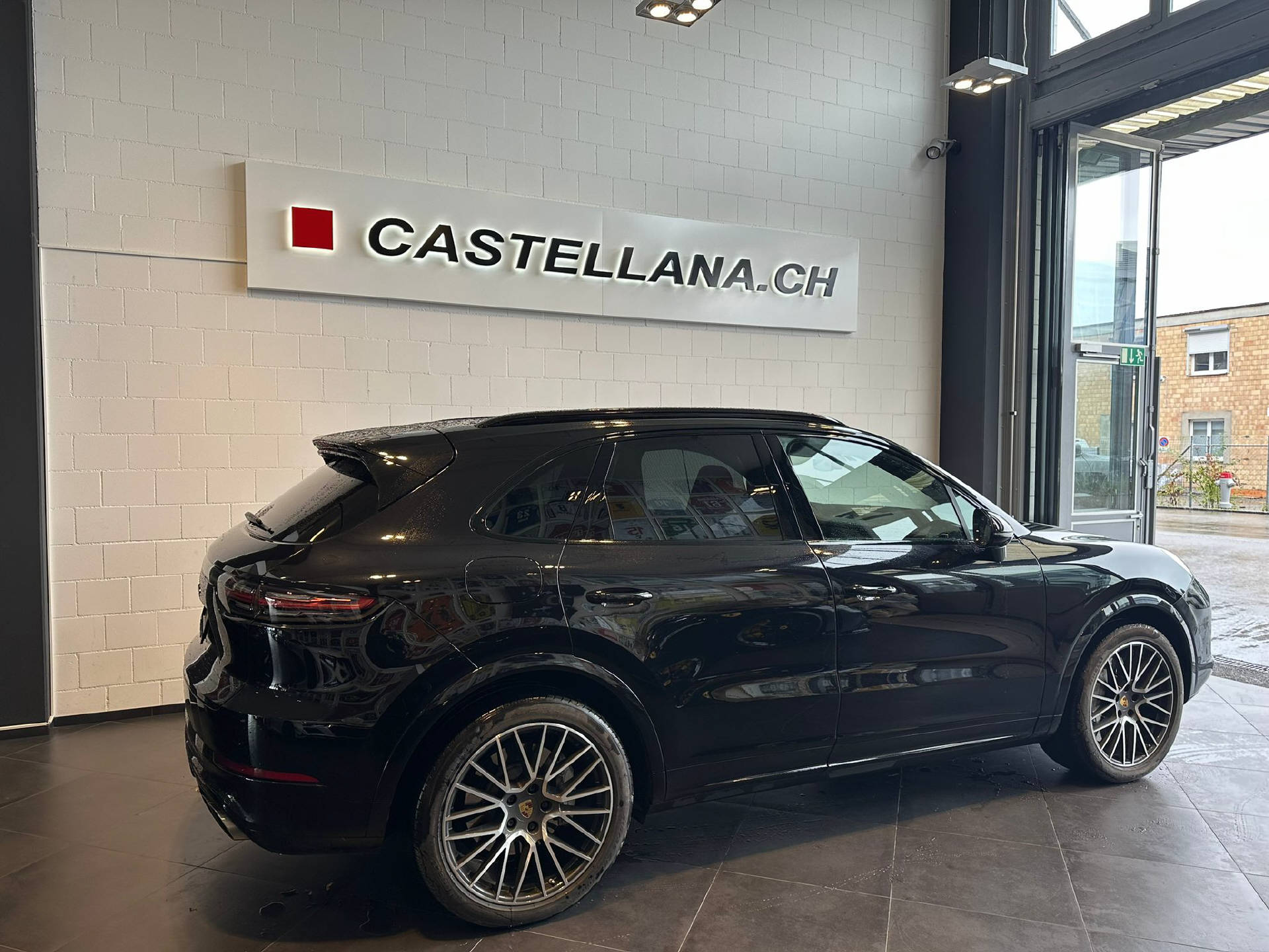 PORSCHE Cayenne 4.0 V8 Turbo-image-2