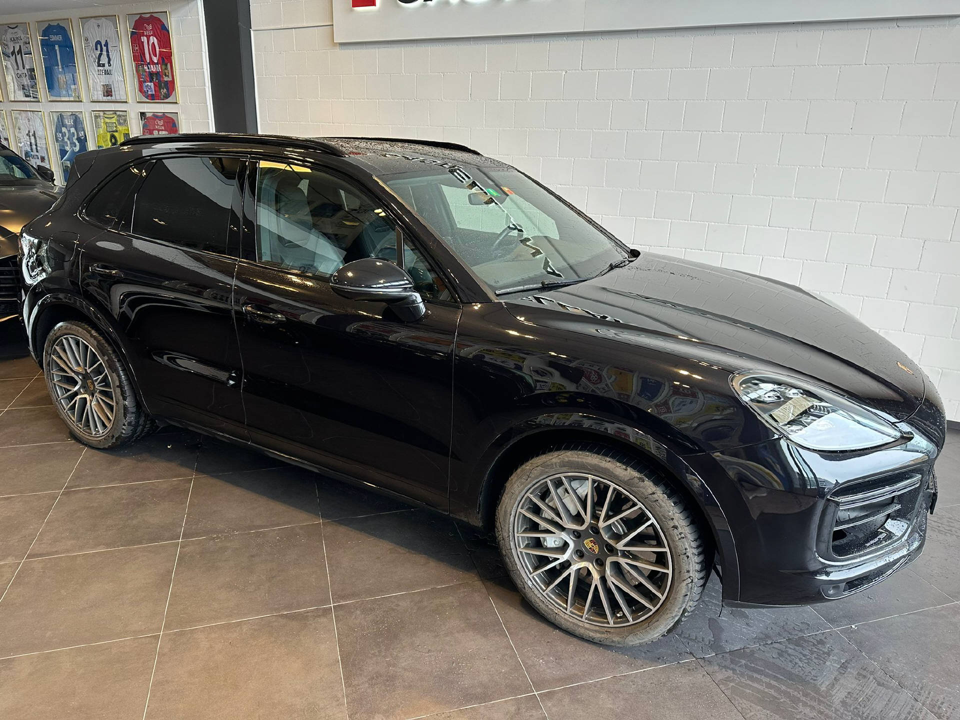PORSCHE Cayenne 4.0 V8 Turbo-image-1