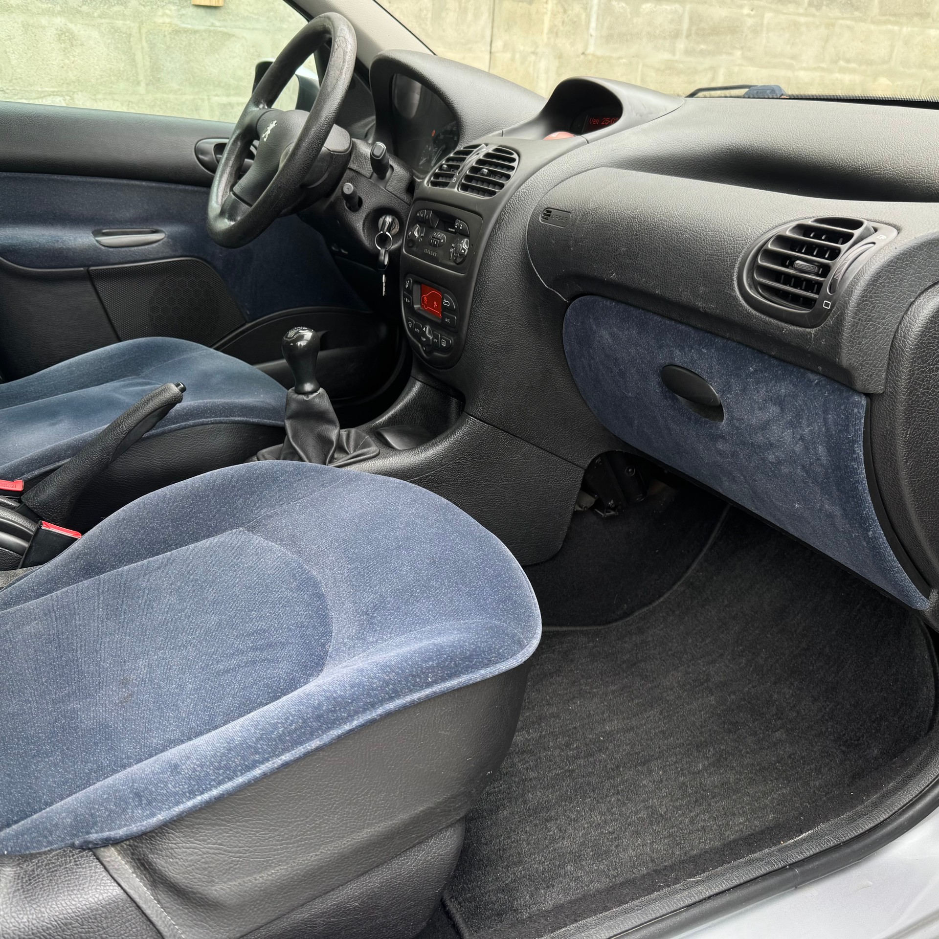 PEUGEOT 206 1.6 16V (XT) Premium-image-7