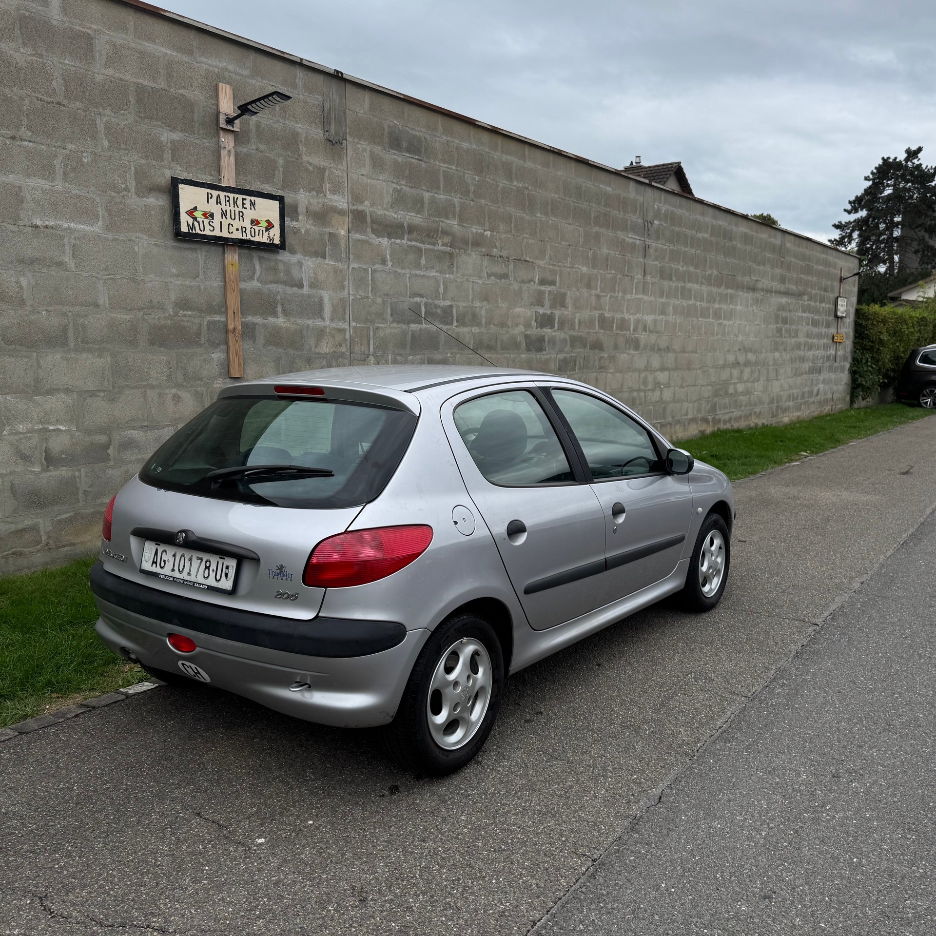 PEUGEOT 206 1.6 16V (XT) Premium-image-4