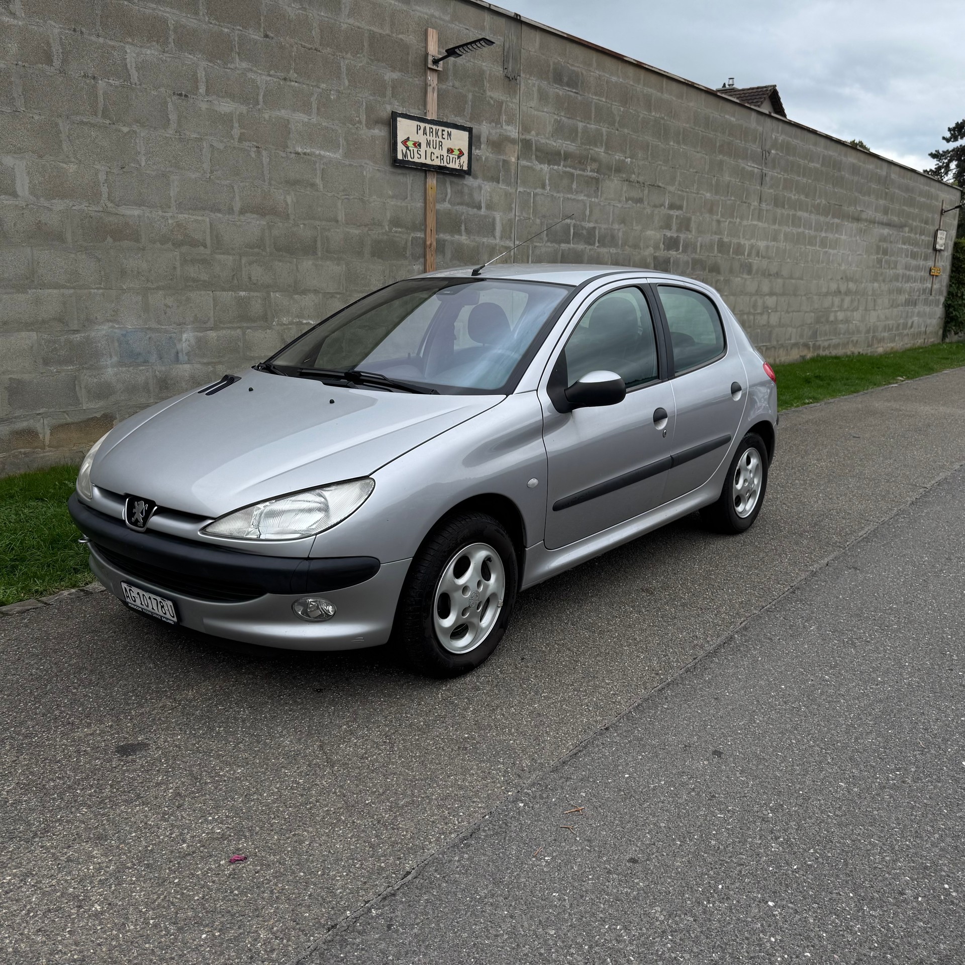 PEUGEOT 206 1.6 16V (XT) Premium-image-1