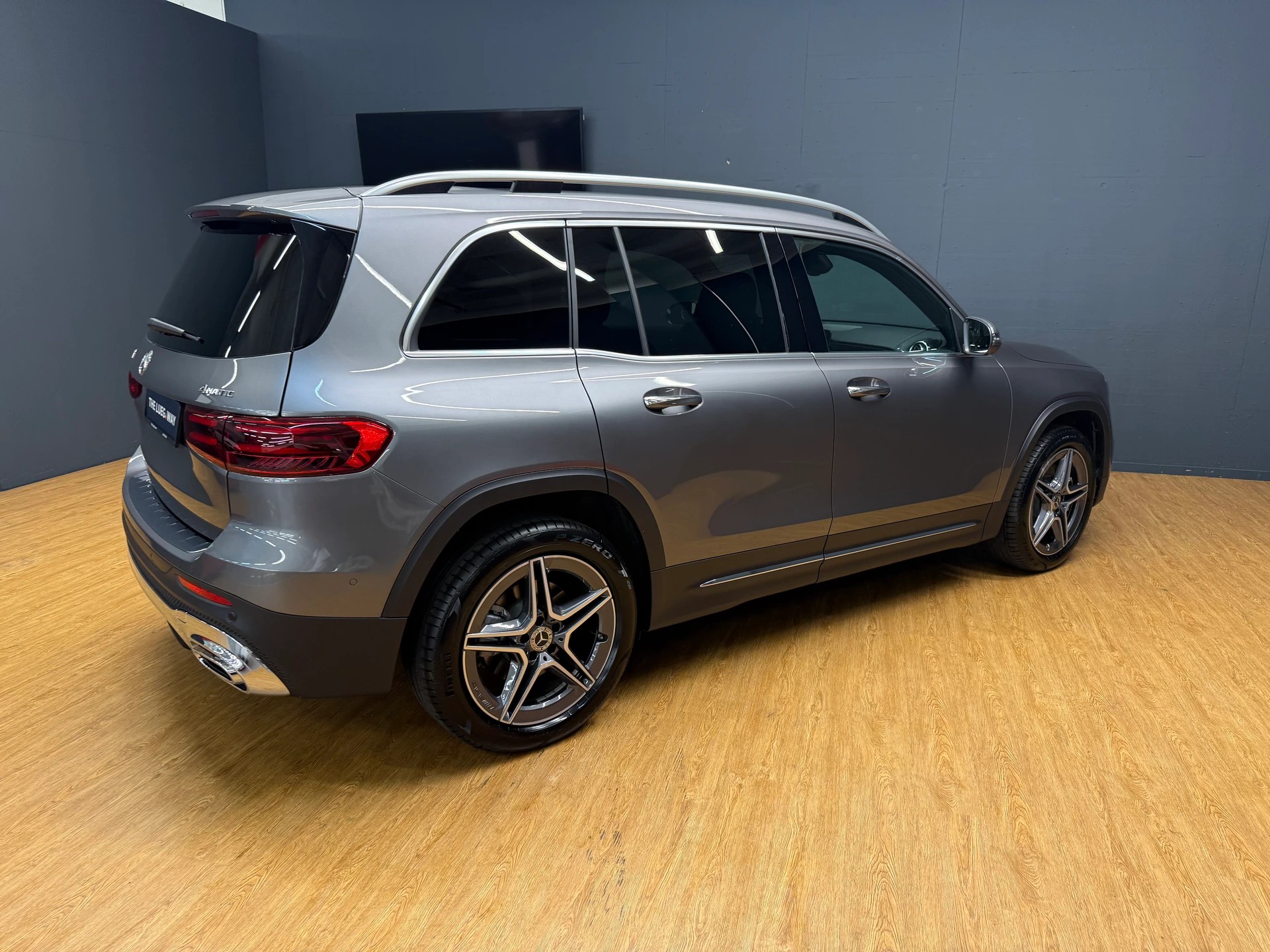 MERCEDES-BENZ GLB 220 d 4M - AMG / DISTRONIC / Rückfahrkamera / AHK / Memory-image-7