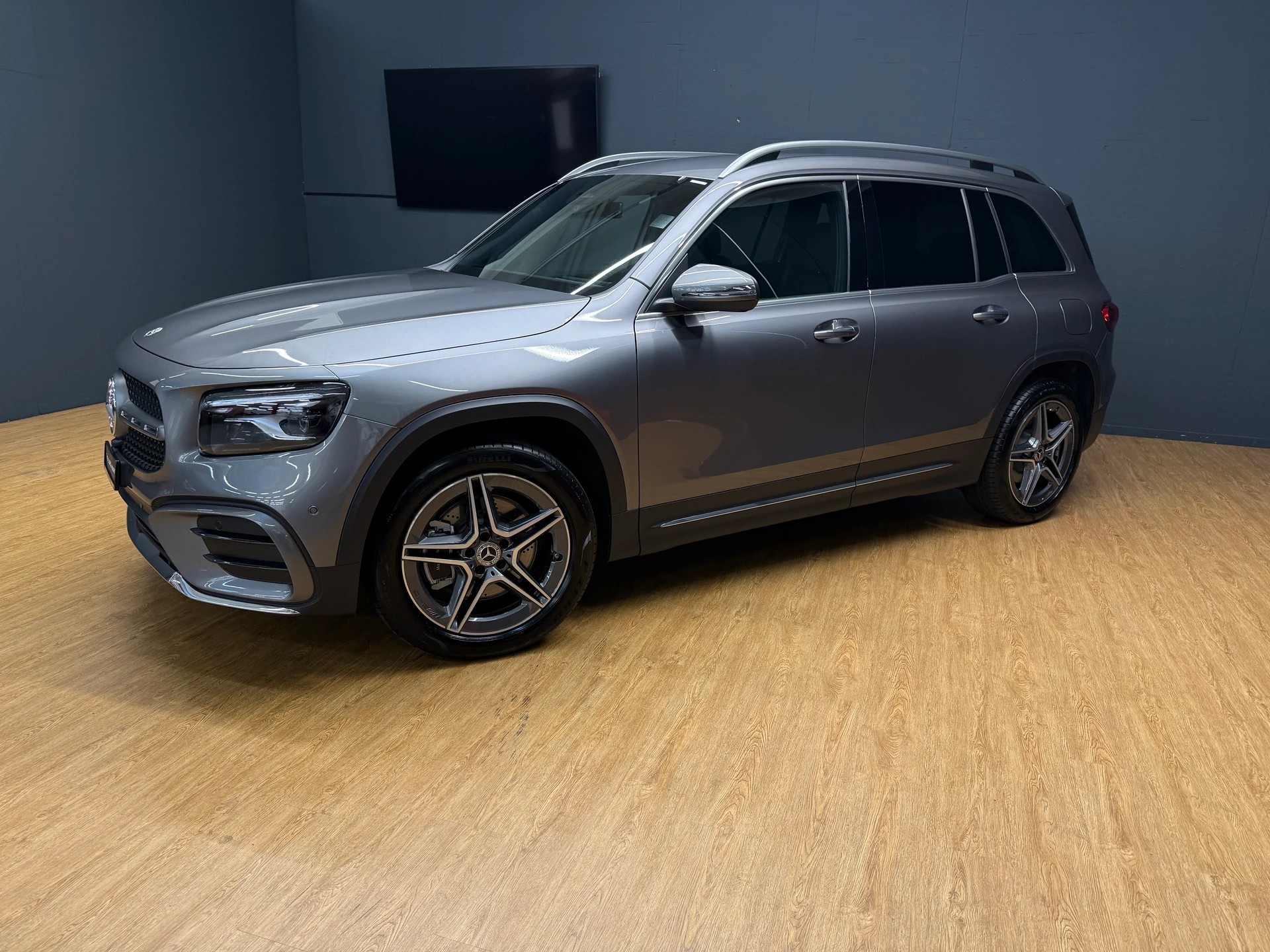 MERCEDES-BENZ GLB 220 d 4M - AMG / DISTRONIC / Rückfahrkamera / AHK / Memory-image-1