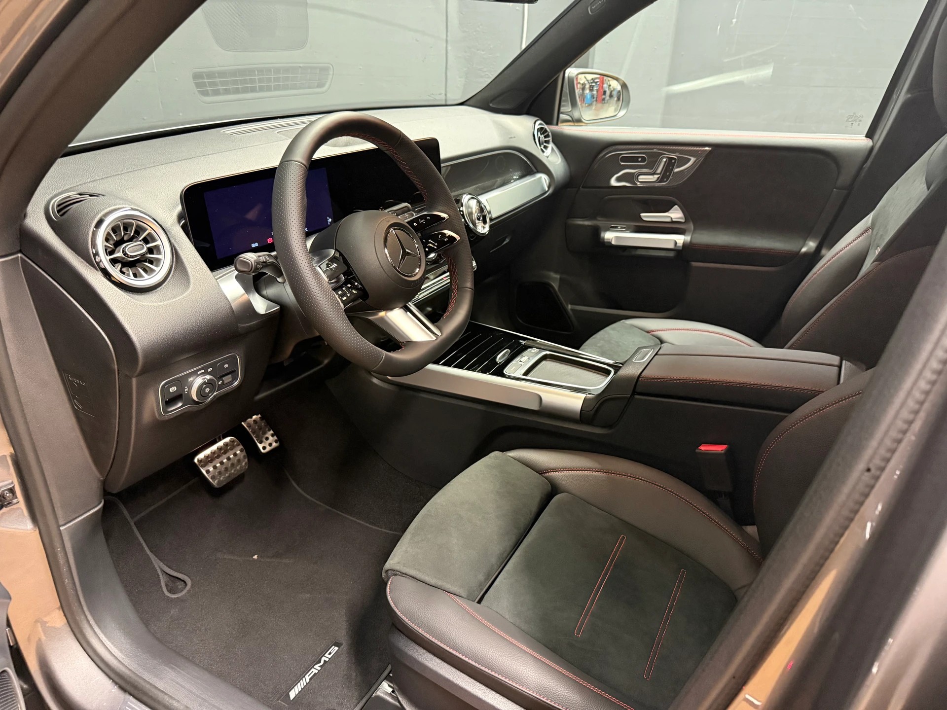 MERCEDES-BENZ GLB 220 d 4M - AMG / DISTRONIC / Rückfahrkamera / AHK / Memory-image-13