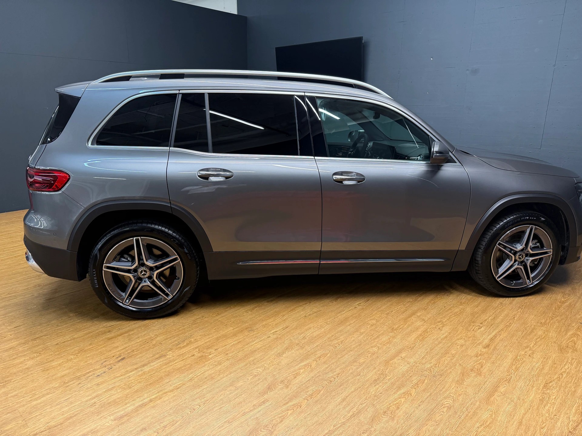MERCEDES-BENZ GLB 220 d 4M - AMG / DISTRONIC / Rückfahrkamera / AHK / Memory-image-6