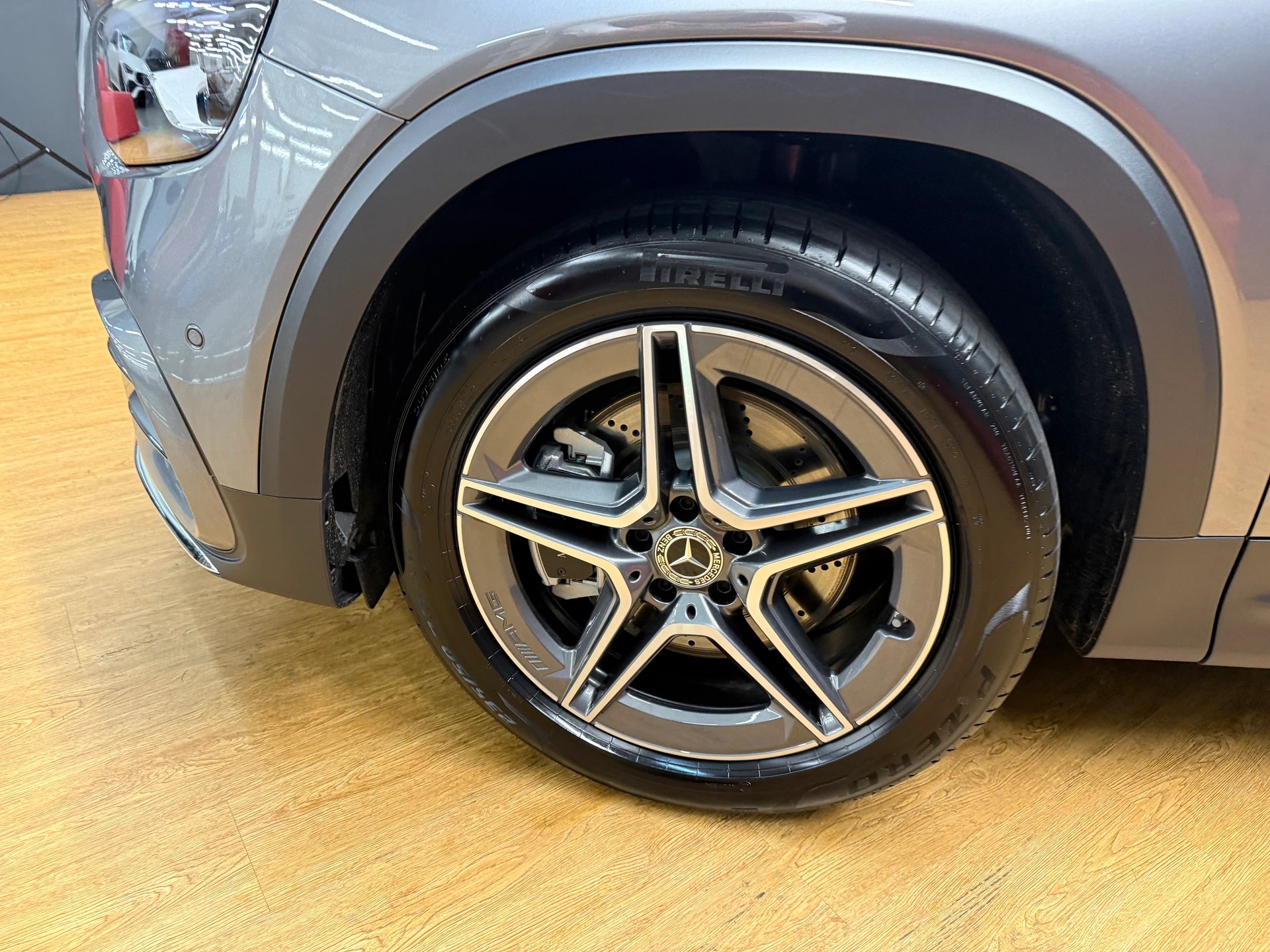 MERCEDES-BENZ GLB 220 d 4M - AMG / DISTRONIC / Rückfahrkamera / AHK / Memory-image-5