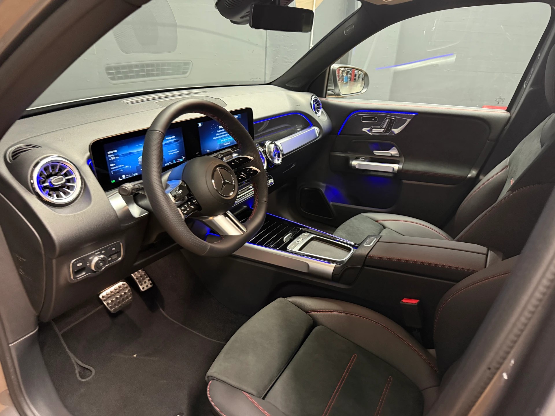 MERCEDES-BENZ GLB 220 d 4M - AMG / DISTRONIC / Rückfahrkamera / AHK / Memory-image-14