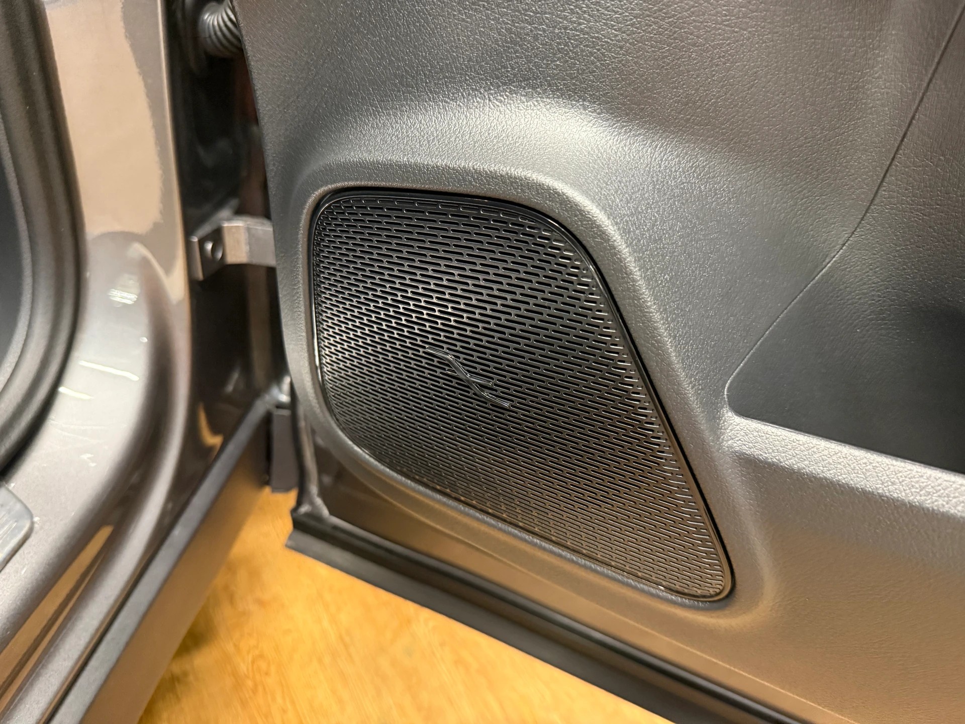 MERCEDES-BENZ GLB 220 d 4M - AMG / DISTRONIC / Rückfahrkamera / AHK / Memory-image-11