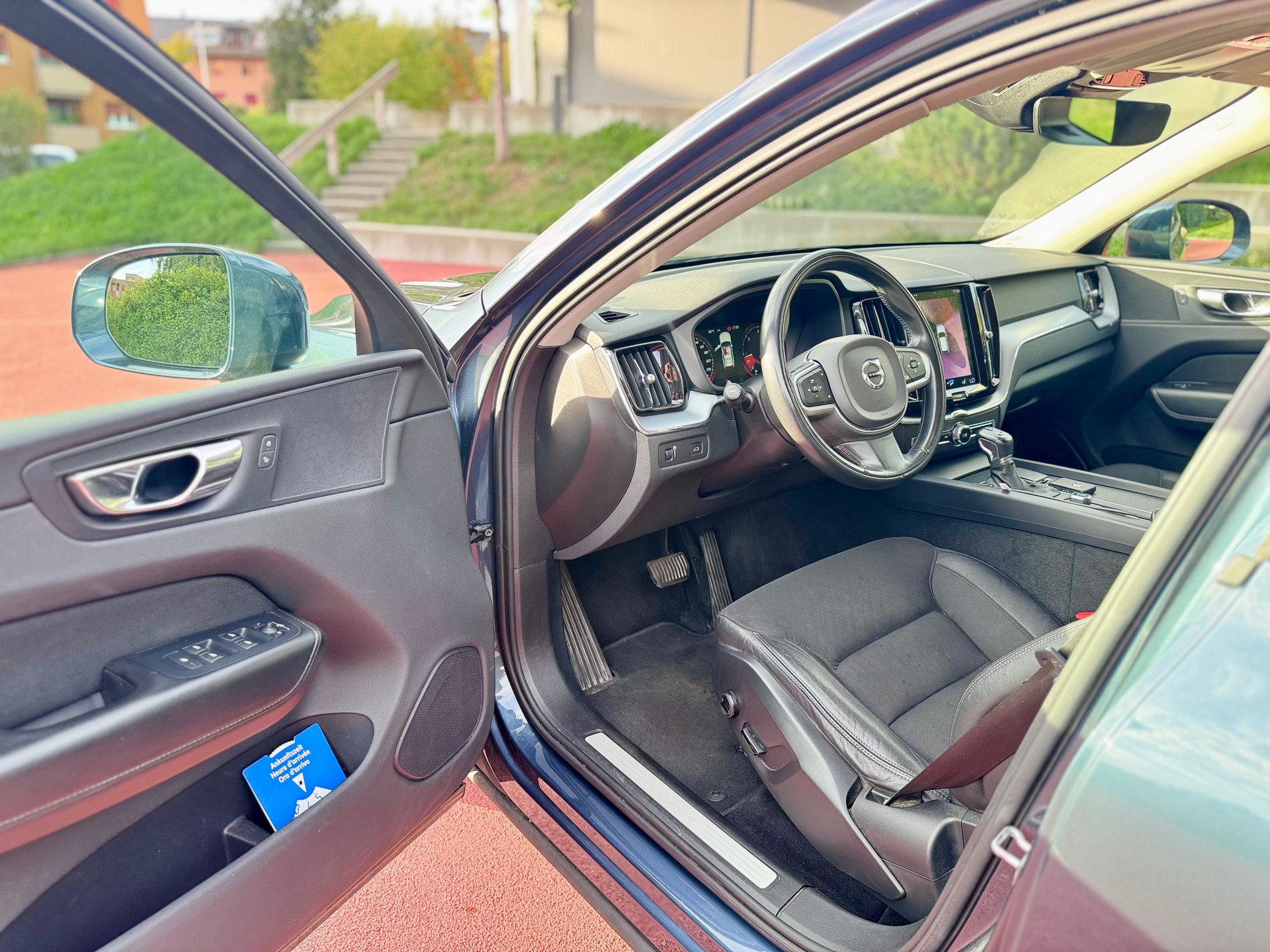 VOLVO XC60 D4 Momentum Geartronic-image-16