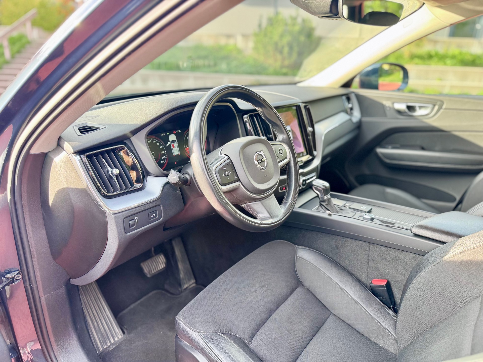 VOLVO XC60 D4 Momentum Geartronic-image-17
