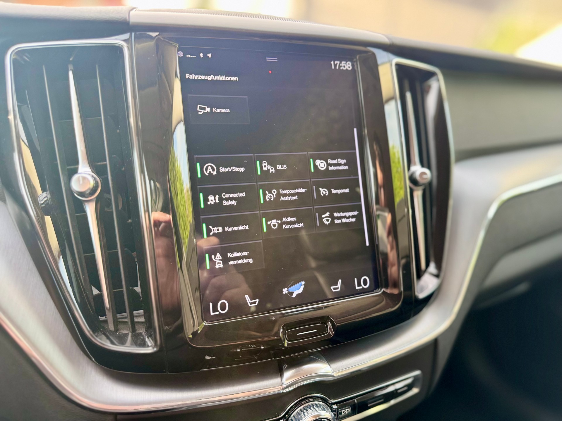 VOLVO XC60 D4 Momentum Geartronic-image-23