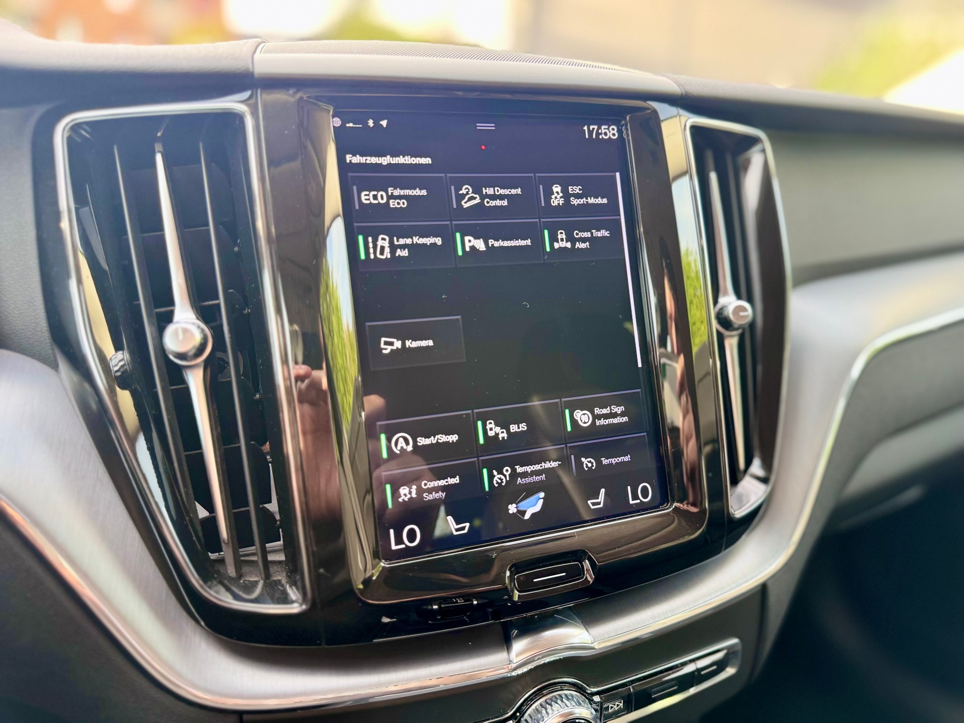 VOLVO XC60 D4 Momentum Geartronic-image-22