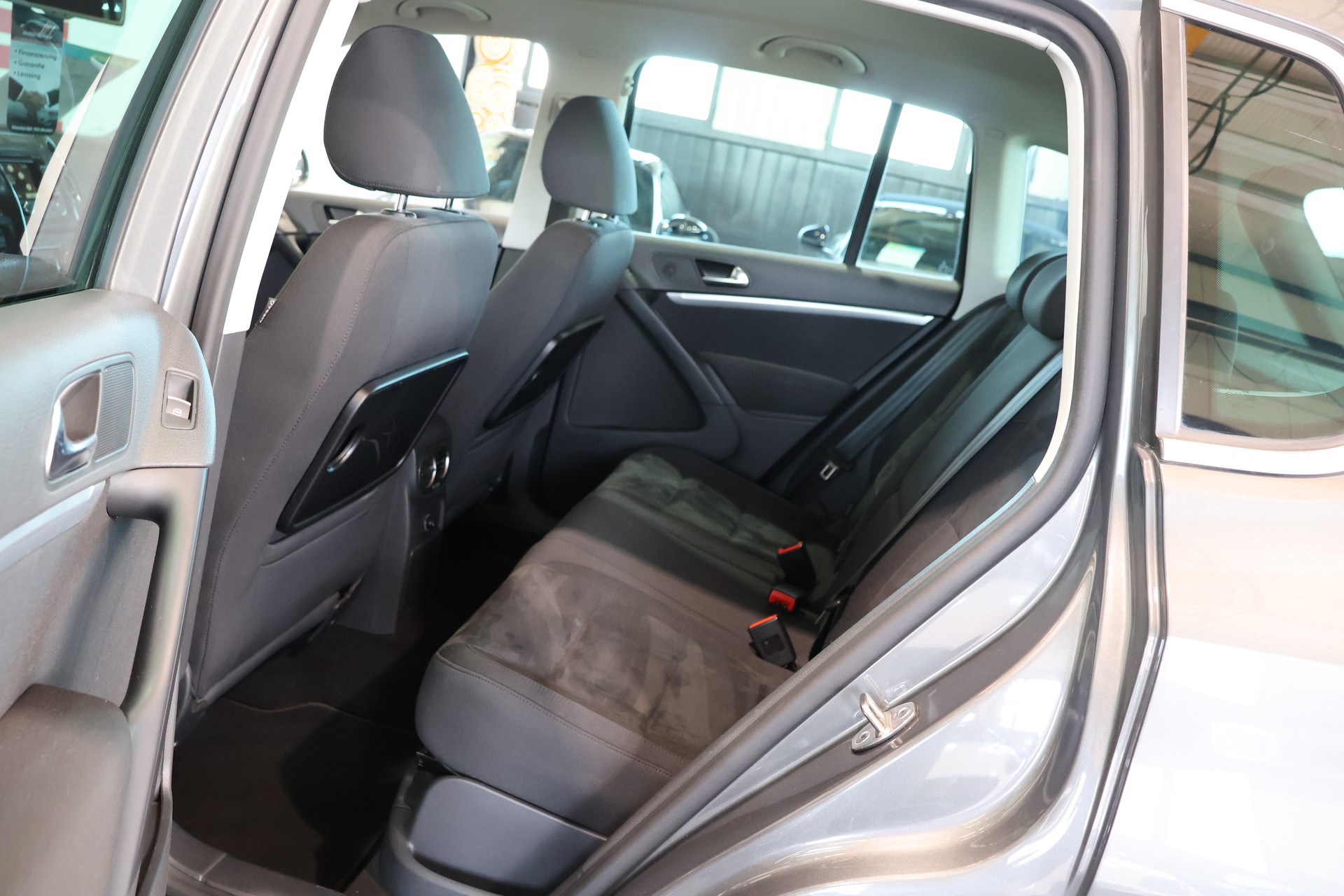 VW Tiguan 2.0 TDI BMT Cup R-Line 4Motion DSG AHK-image-14