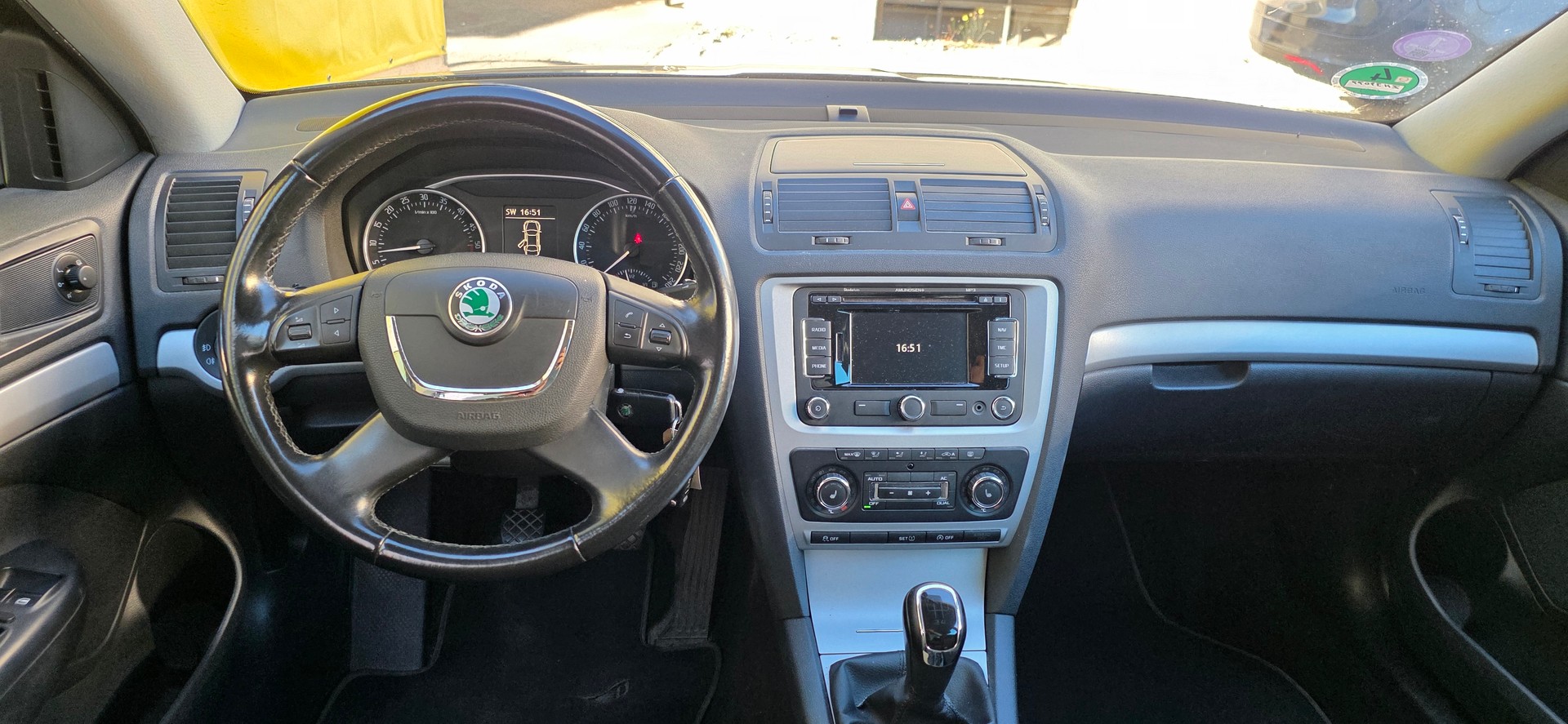 SKODA Octavia Combi 1.6 TDI Greenline-image-9