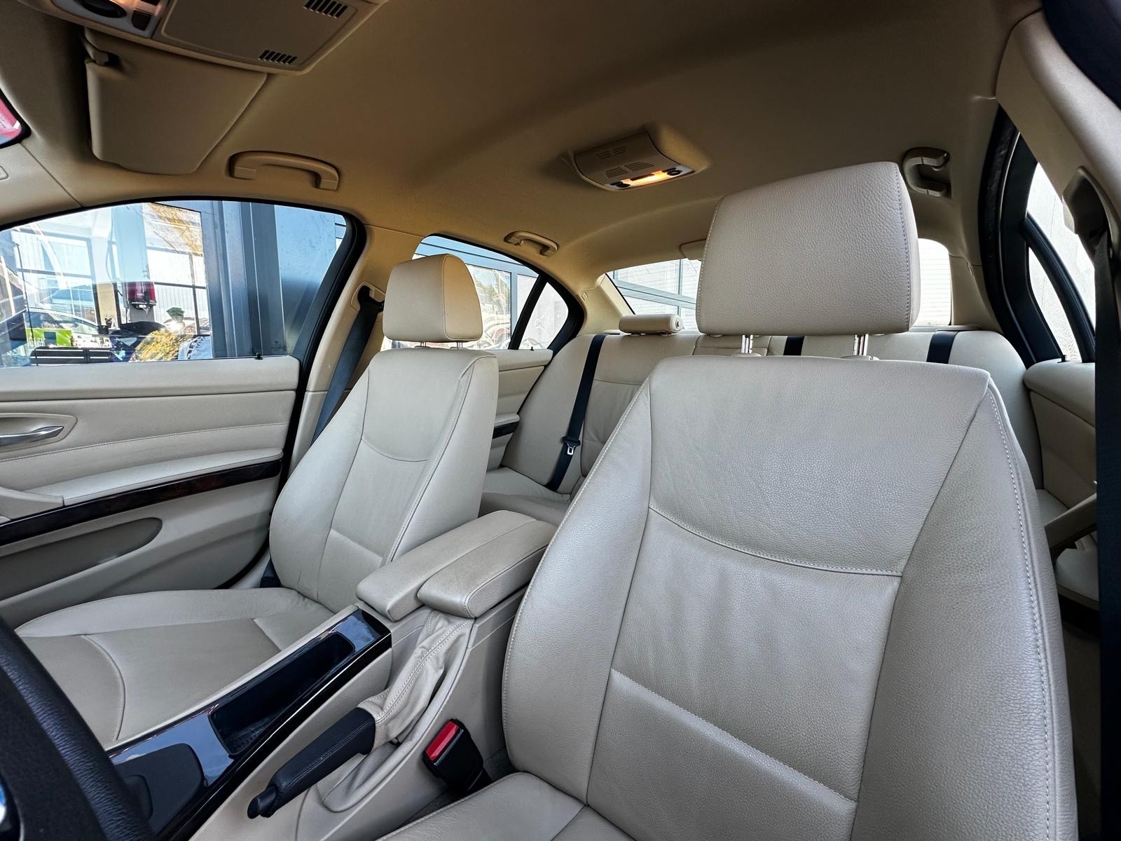 BMW 325xi Steptronic 33'000 KM!-image-10