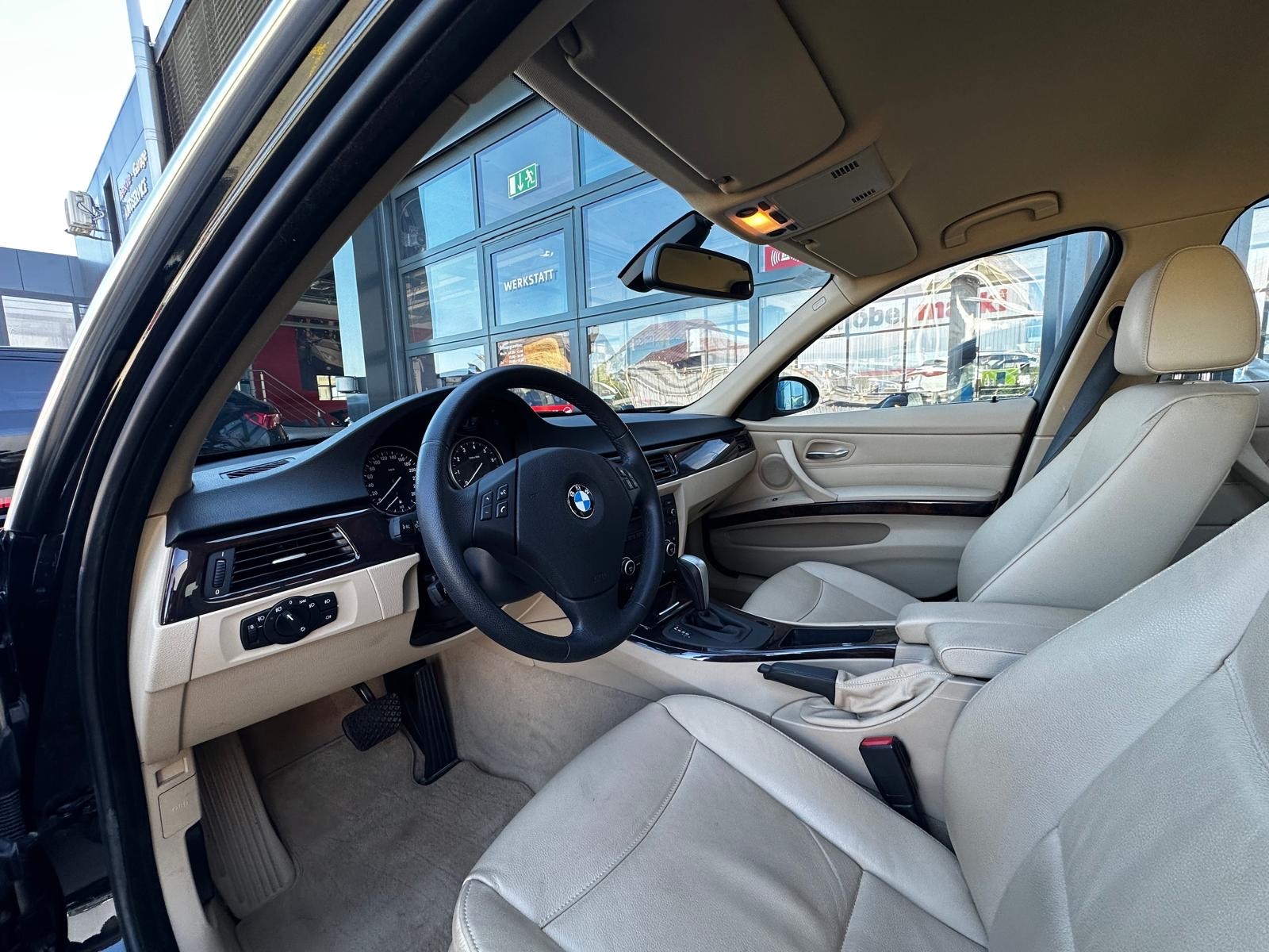 BMW 325xi Steptronic 33'000 KM!-image-8