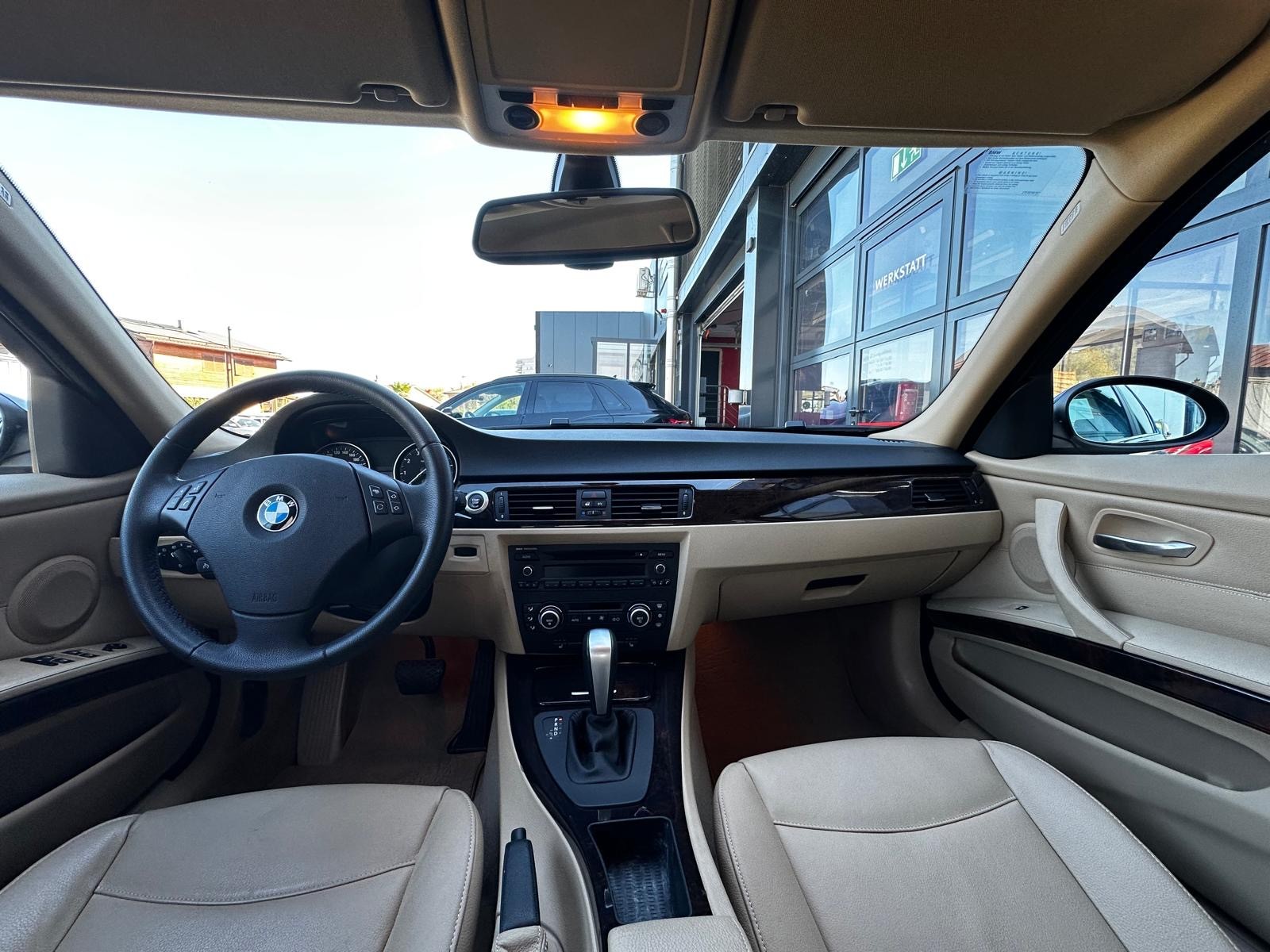 BMW 325xi Steptronic 33'000 KM!-image-11