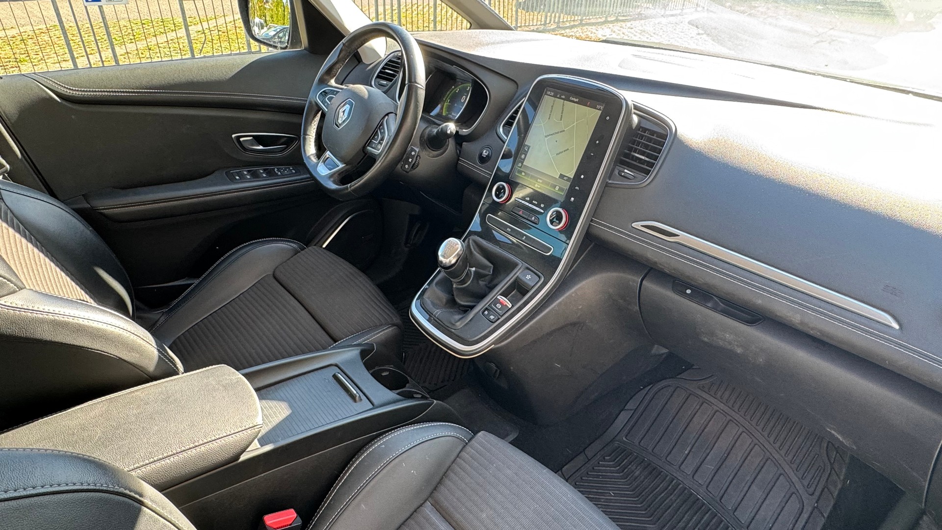 RENAULT Grand Scénic 1.5 dCi Hybrid Assist Bose-image-11